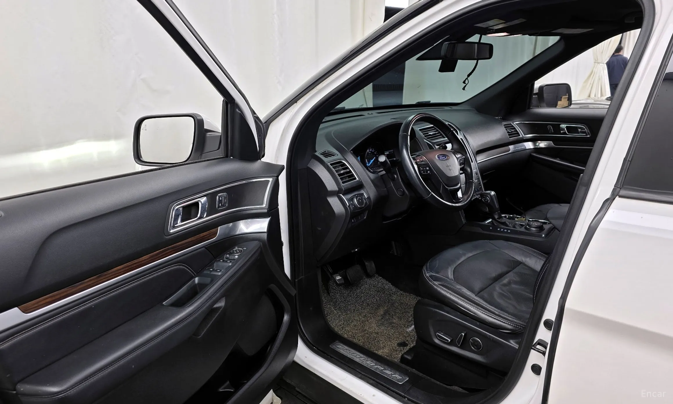 Ford Explorer превью 10