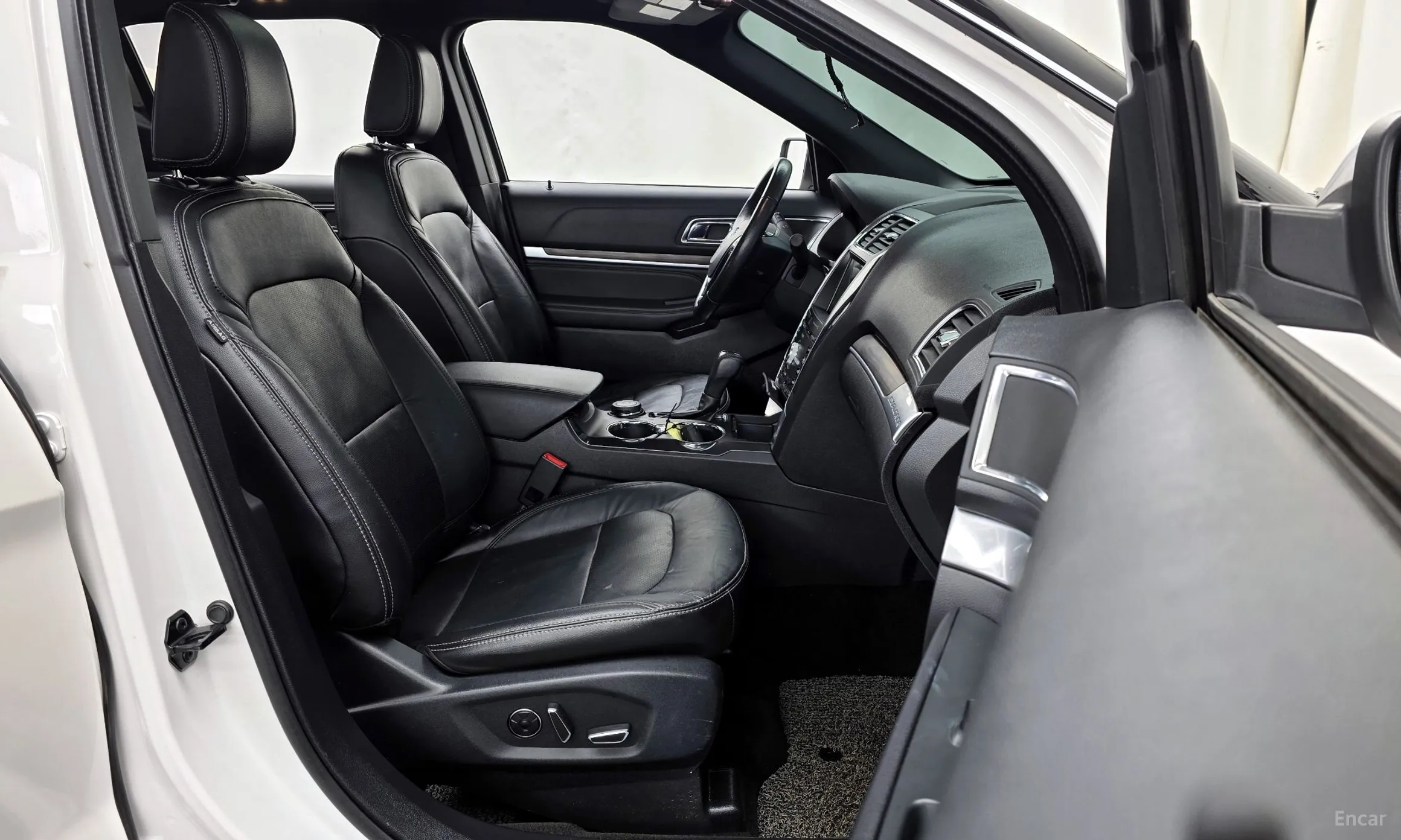 Ford Explorer превью 11