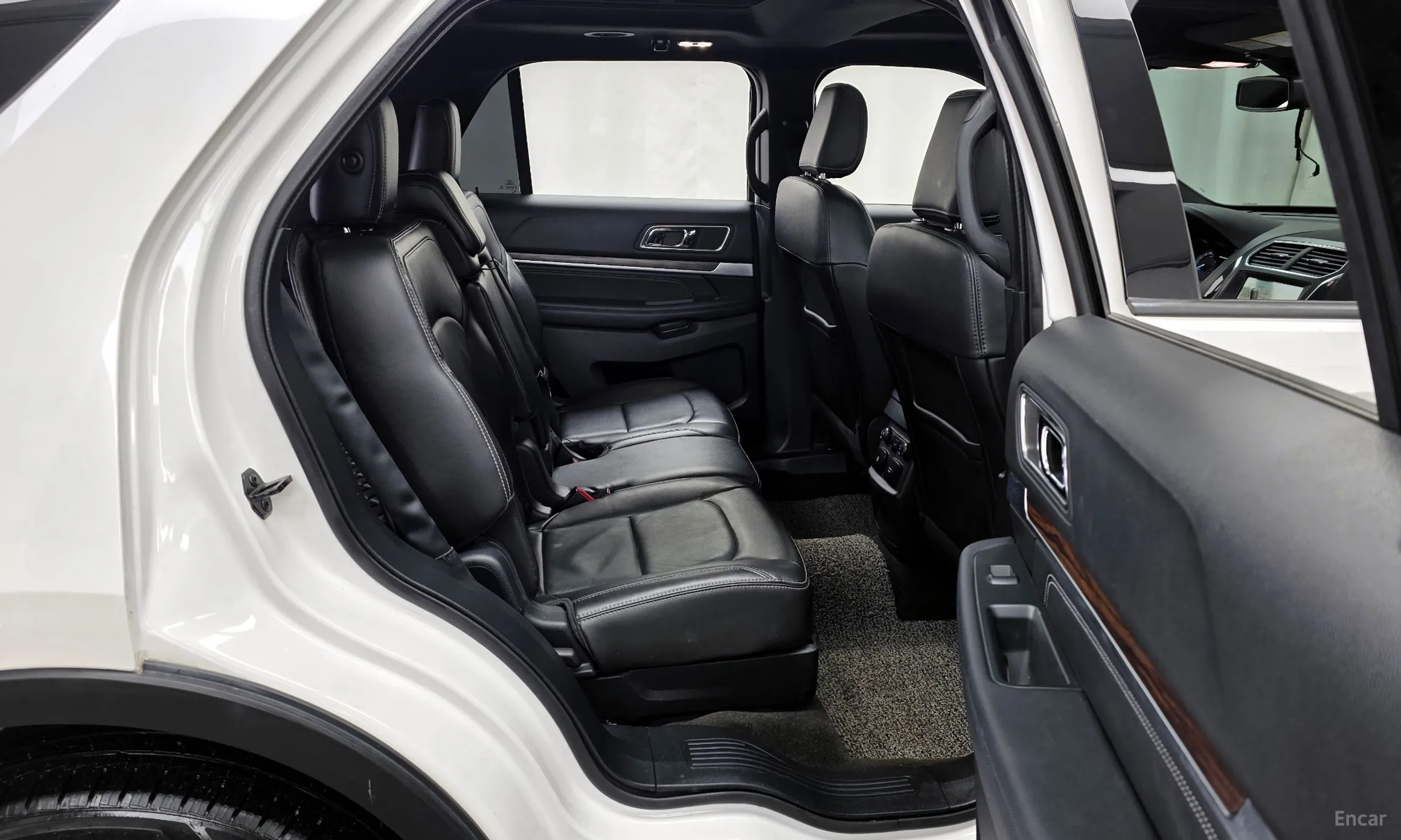 Ford Explorer превью 12