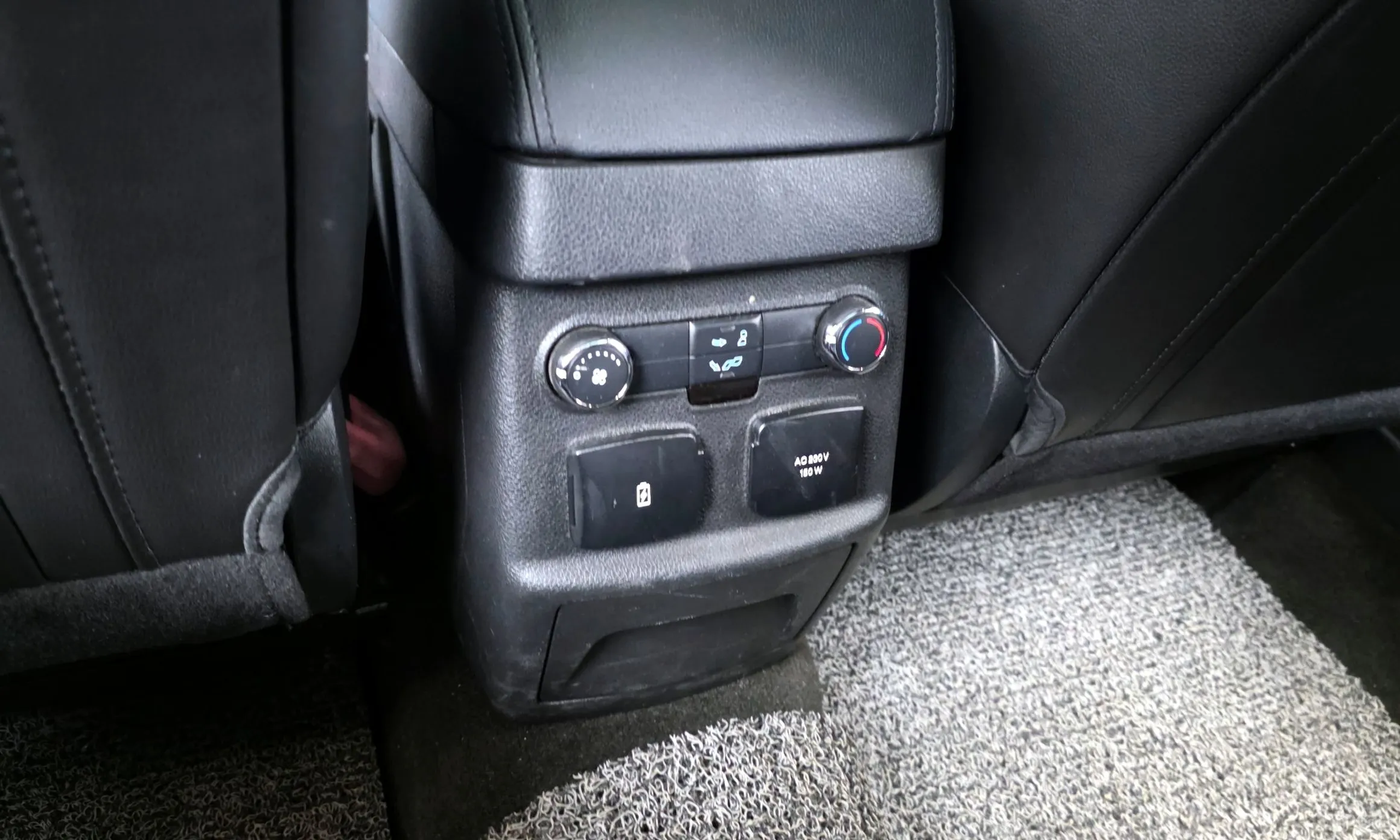 Ford Explorer превью 19
