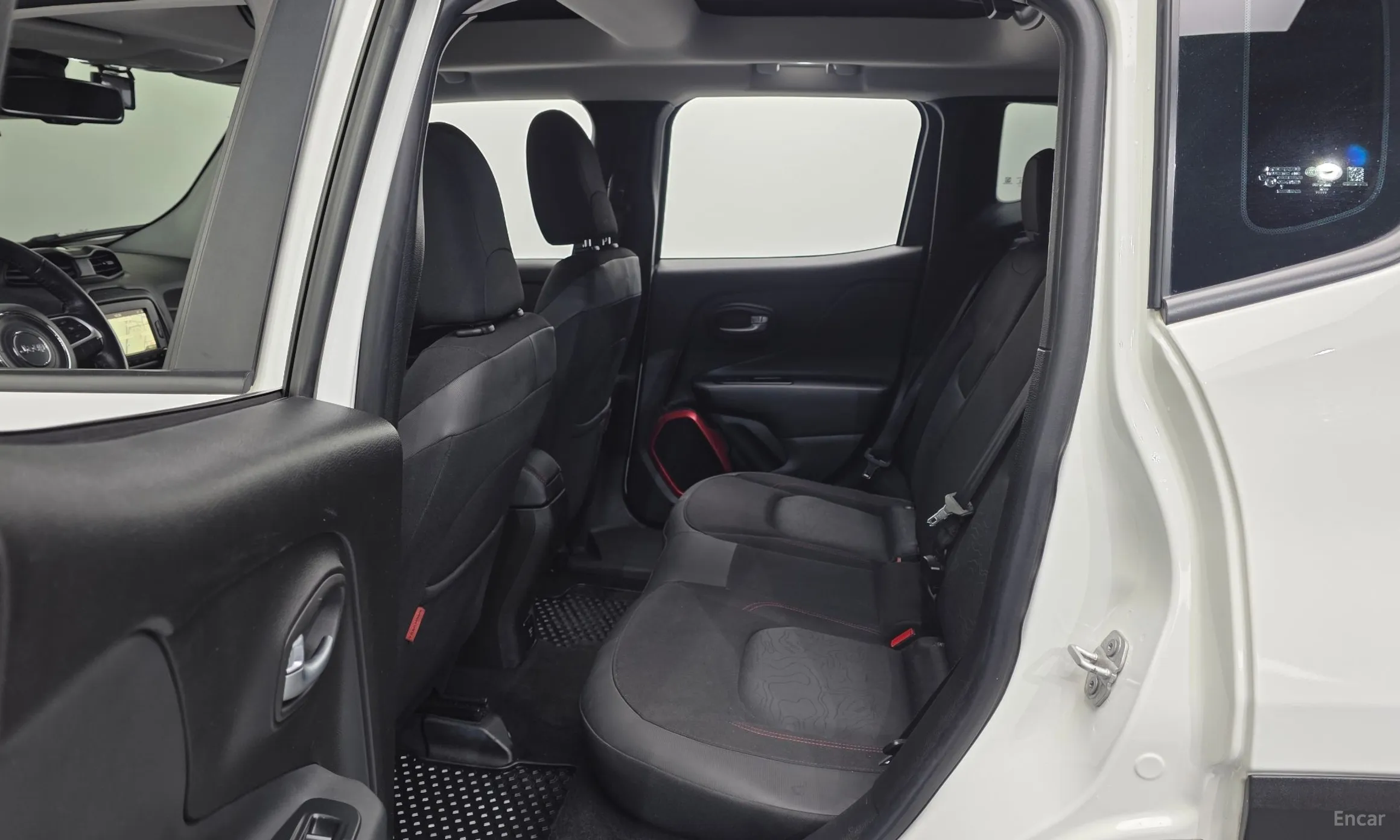 Jeep Renegade превью 11