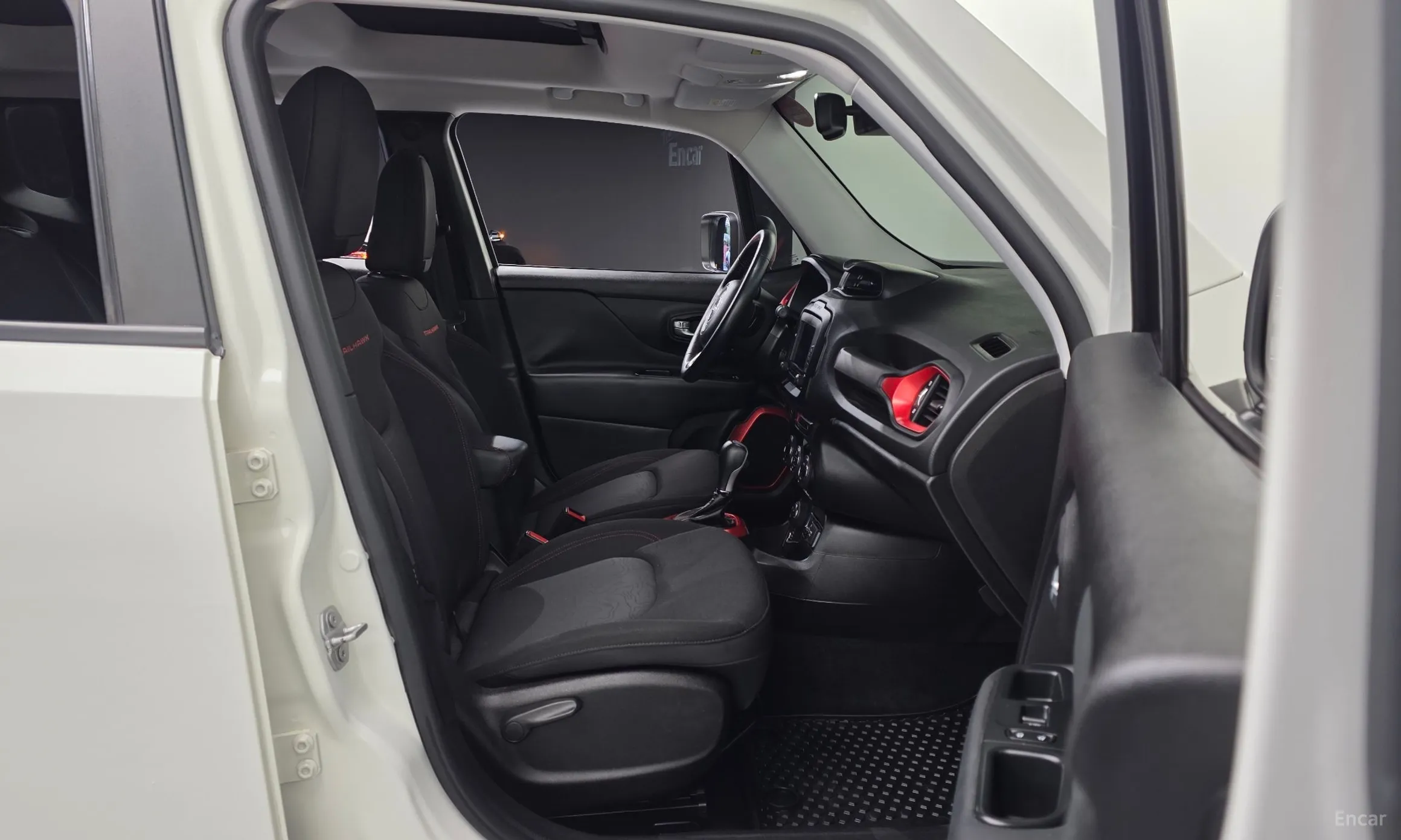 Jeep Renegade превью 12