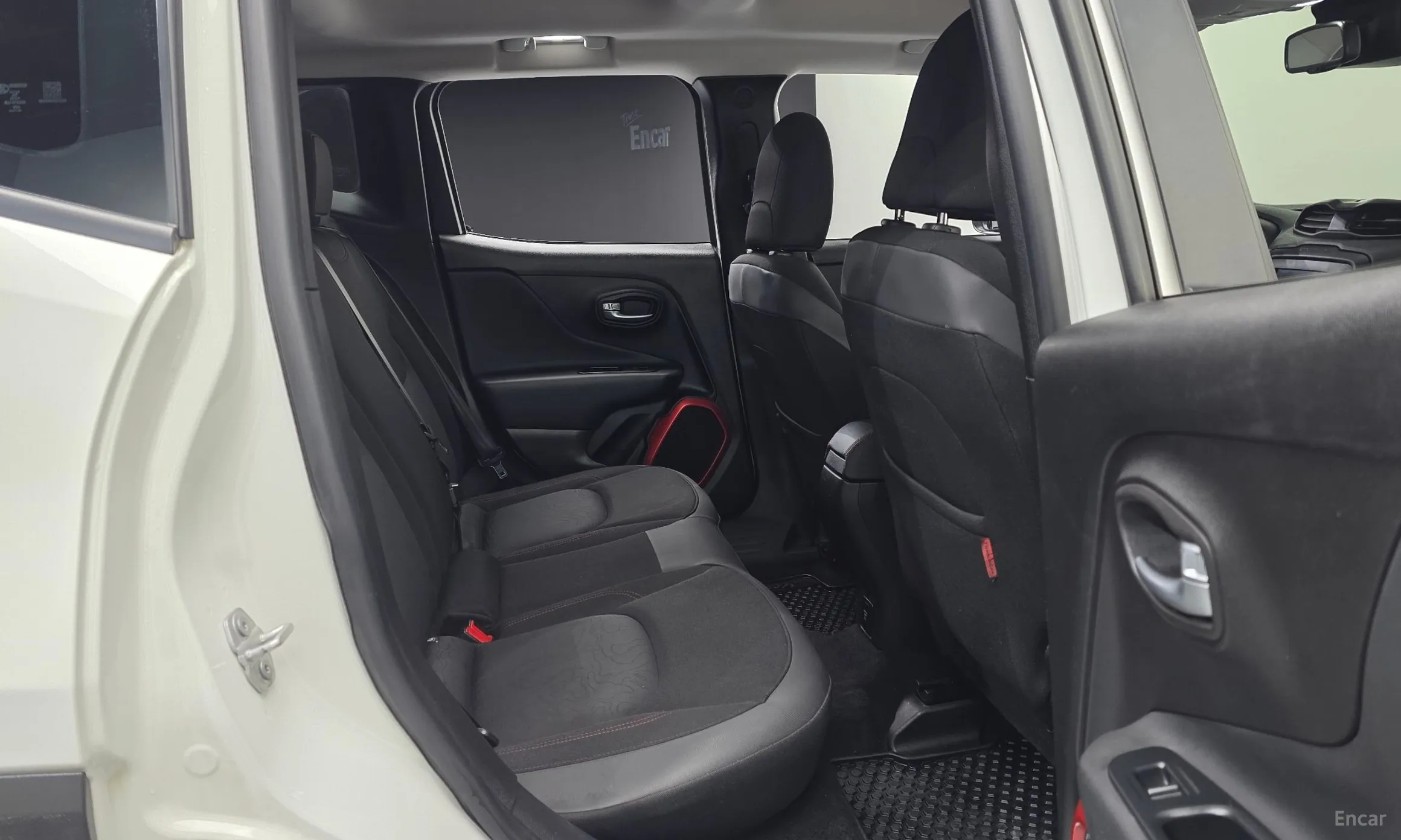 Jeep Renegade превью 13