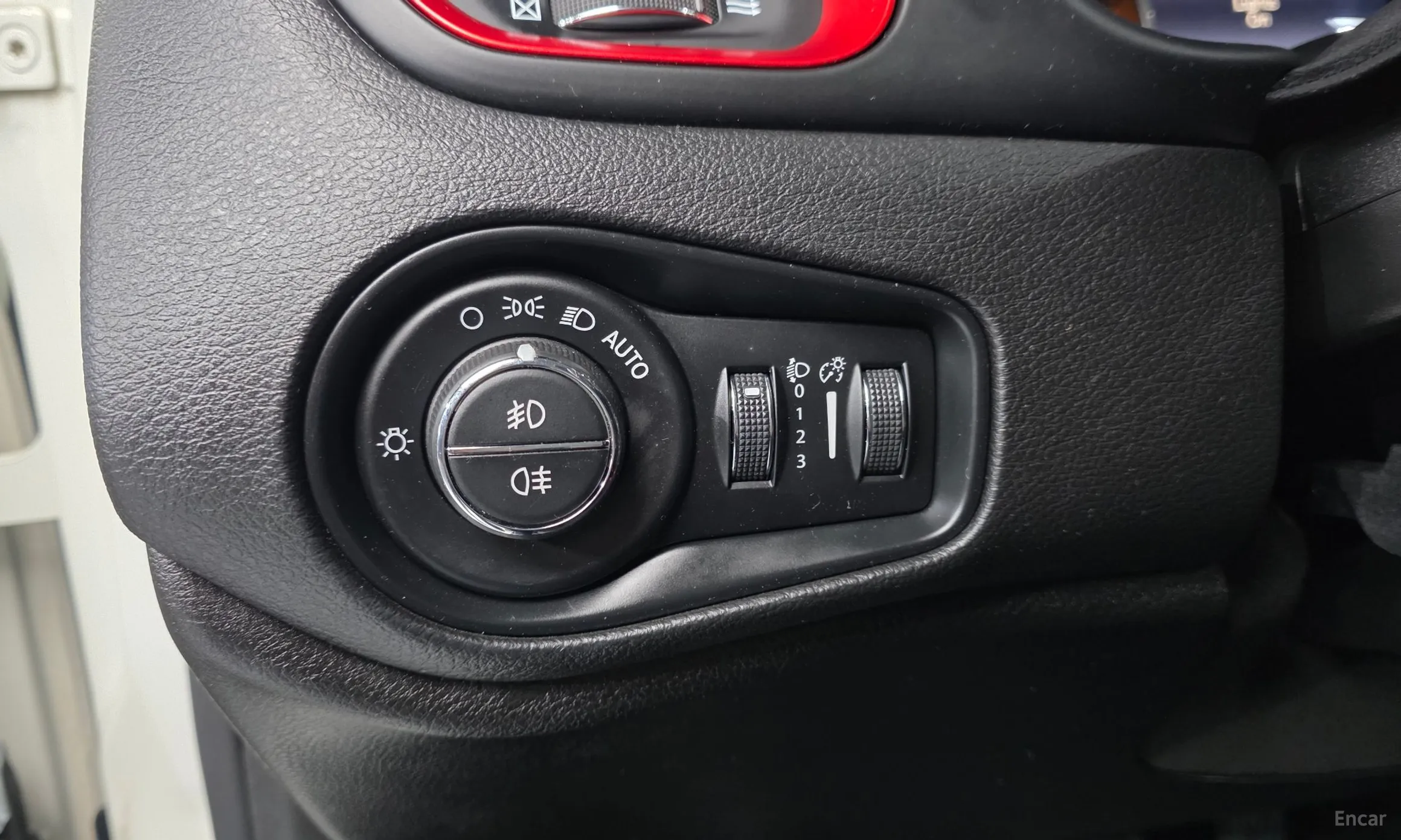 Jeep Renegade превью 15