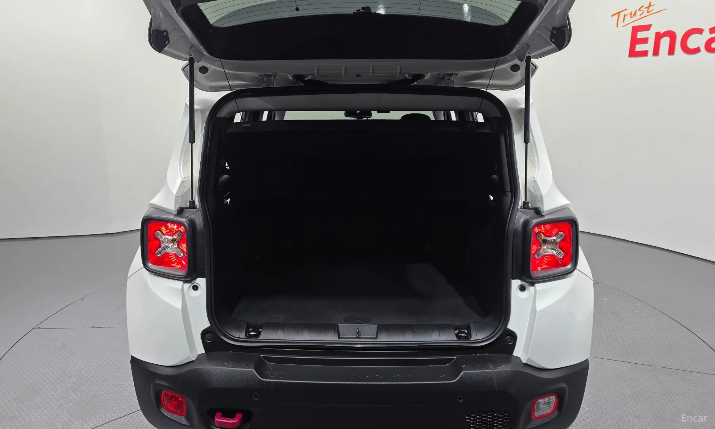 Jeep Renegade превью 20