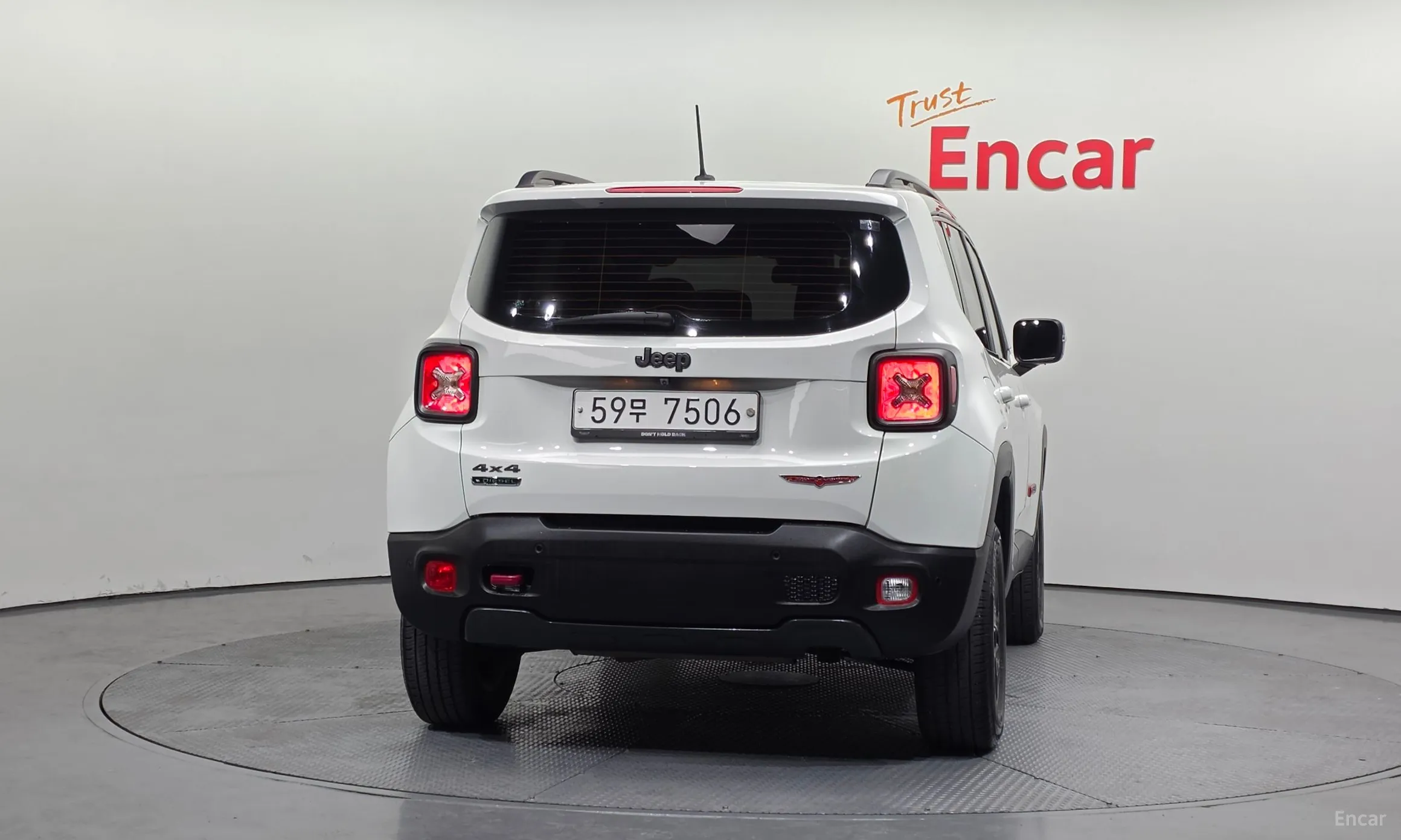 Jeep Renegade превью 4