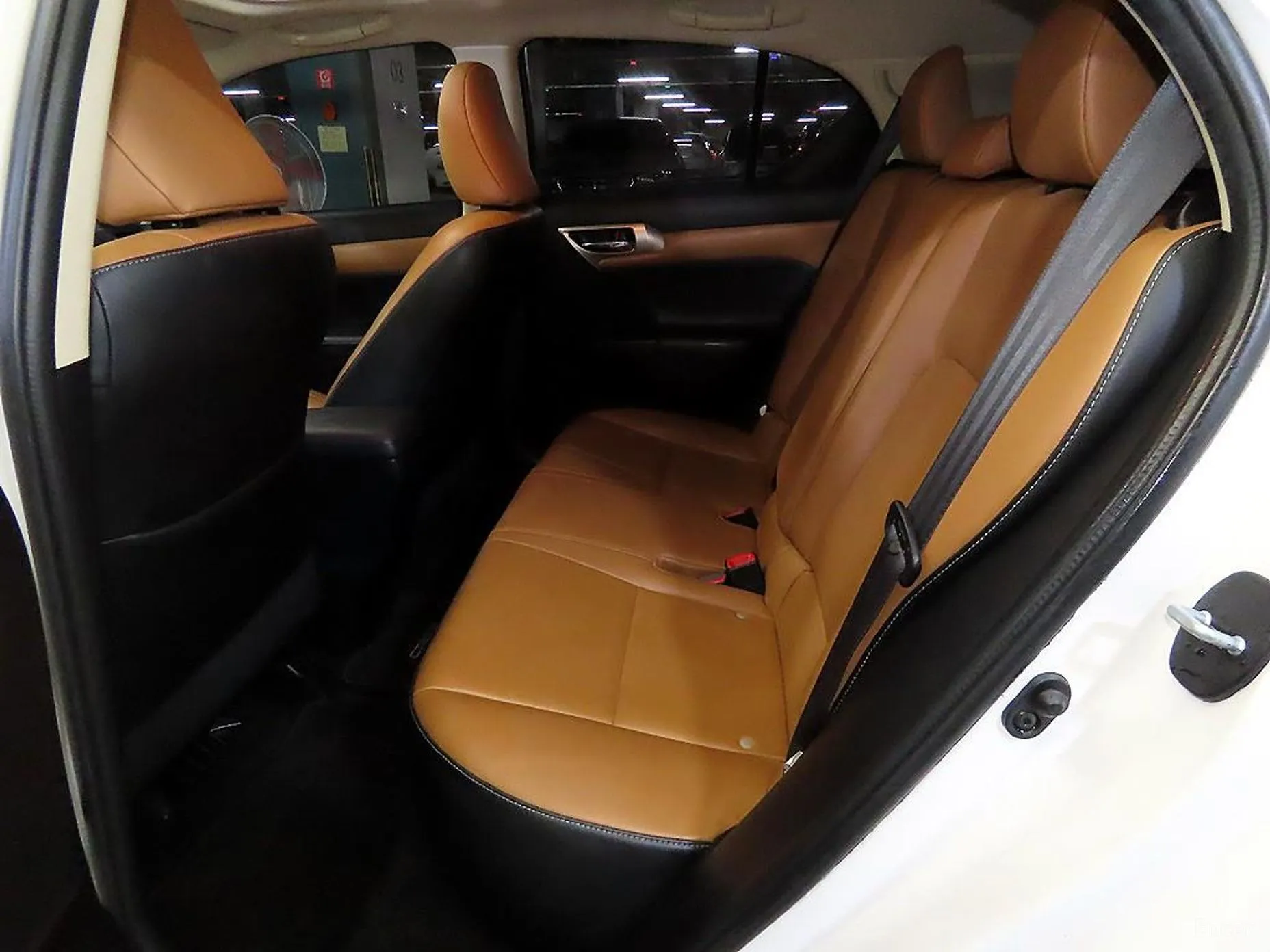 Lexus CT200h превью 10
