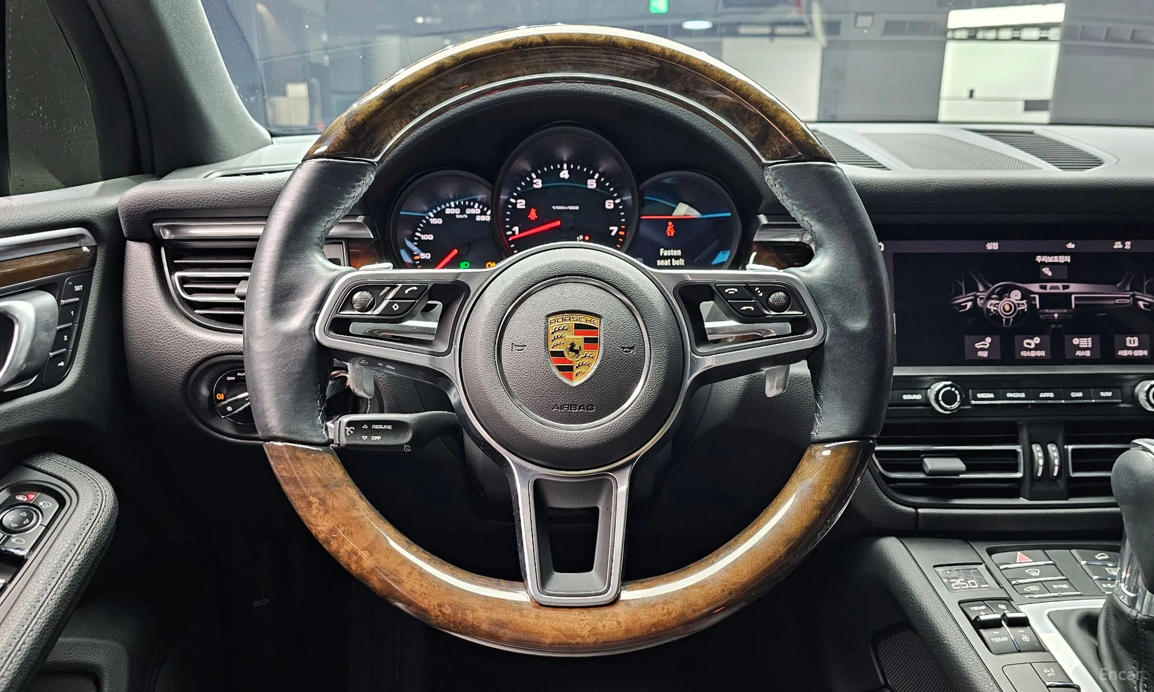 Porsche Macan превью 13