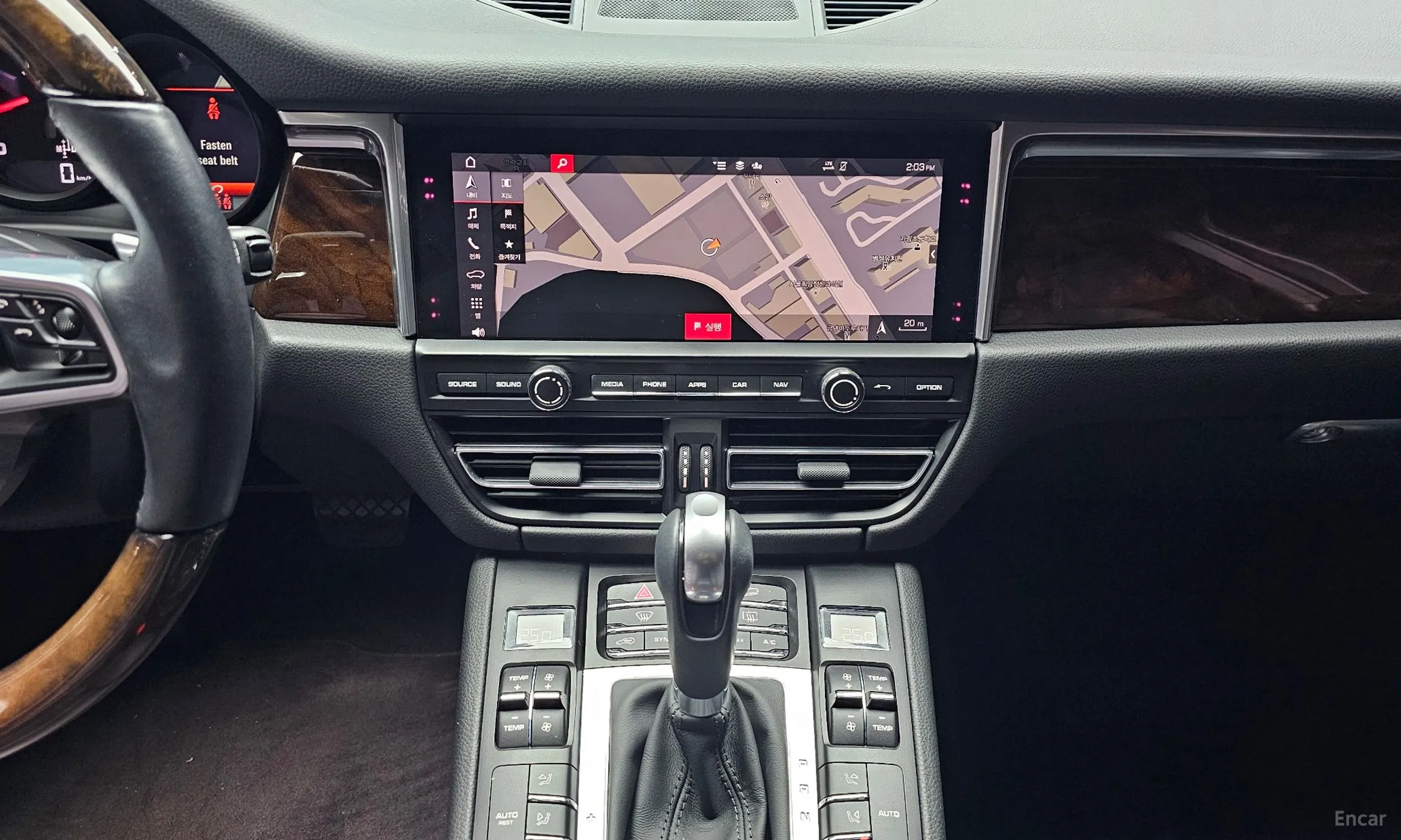 Porsche Macan превью 15