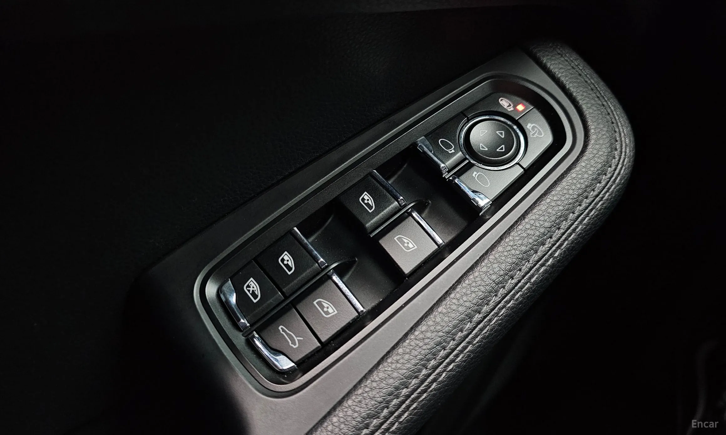 Porsche Macan превью 18