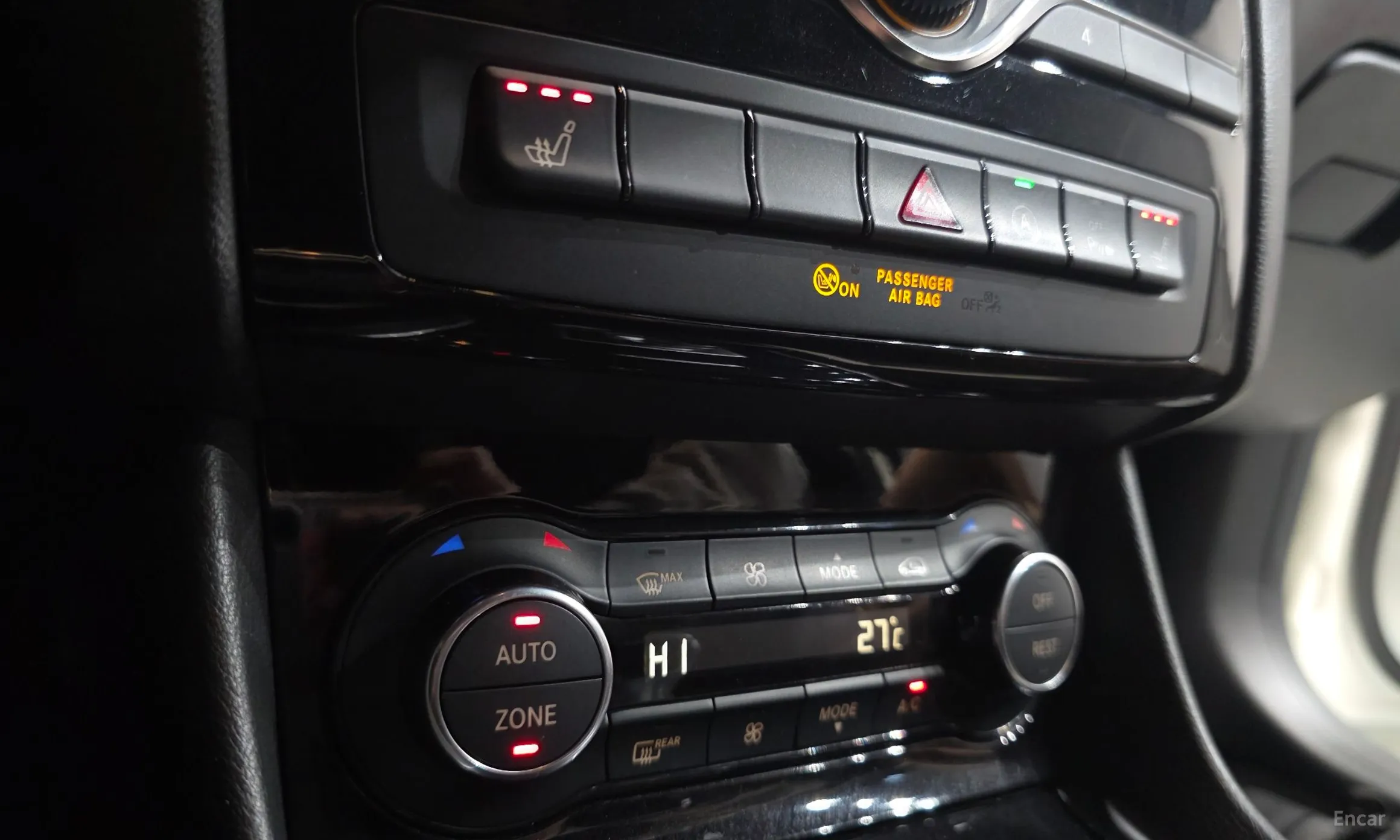 Infiniti Q30 превью 17
