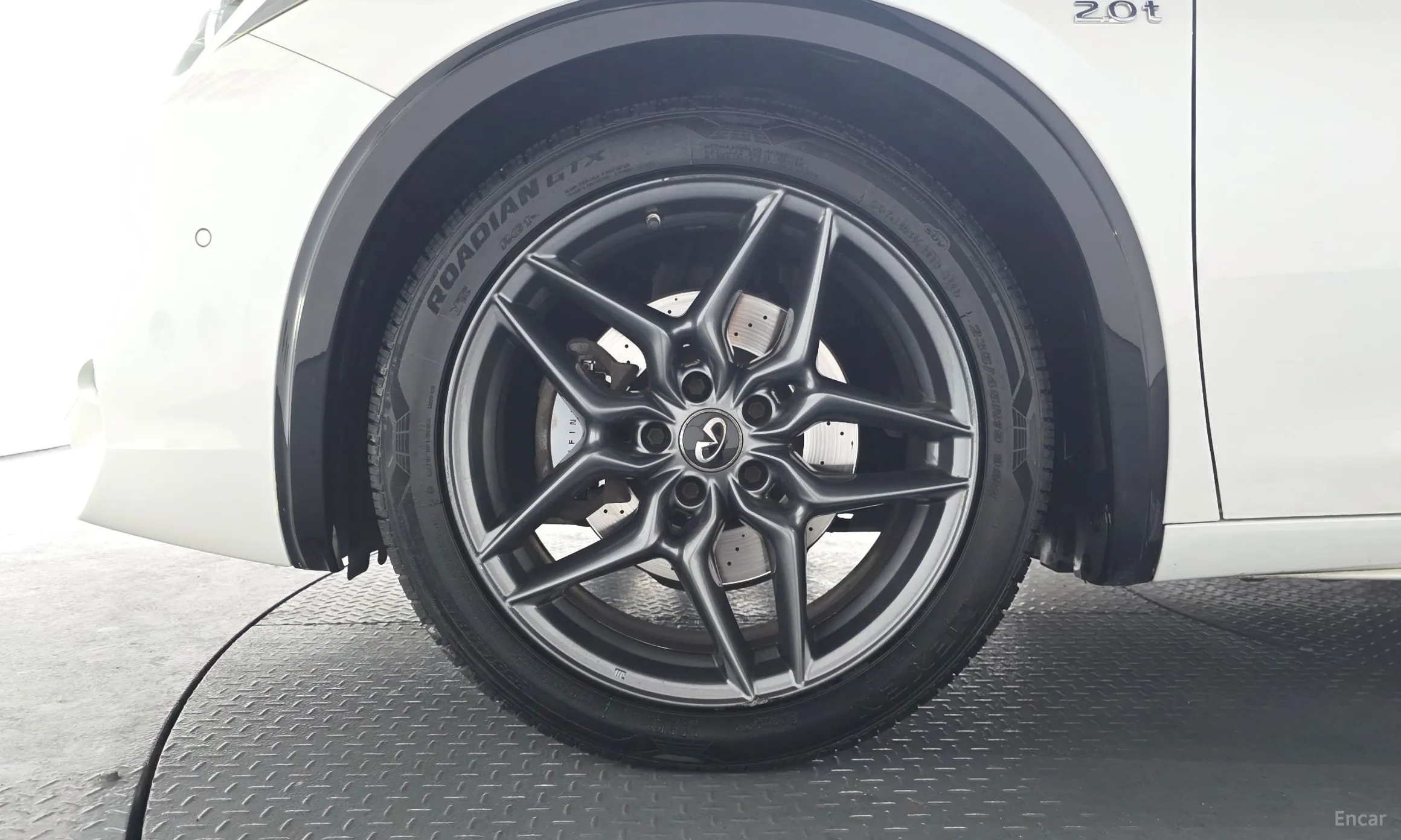 Infiniti Q30 превью 5