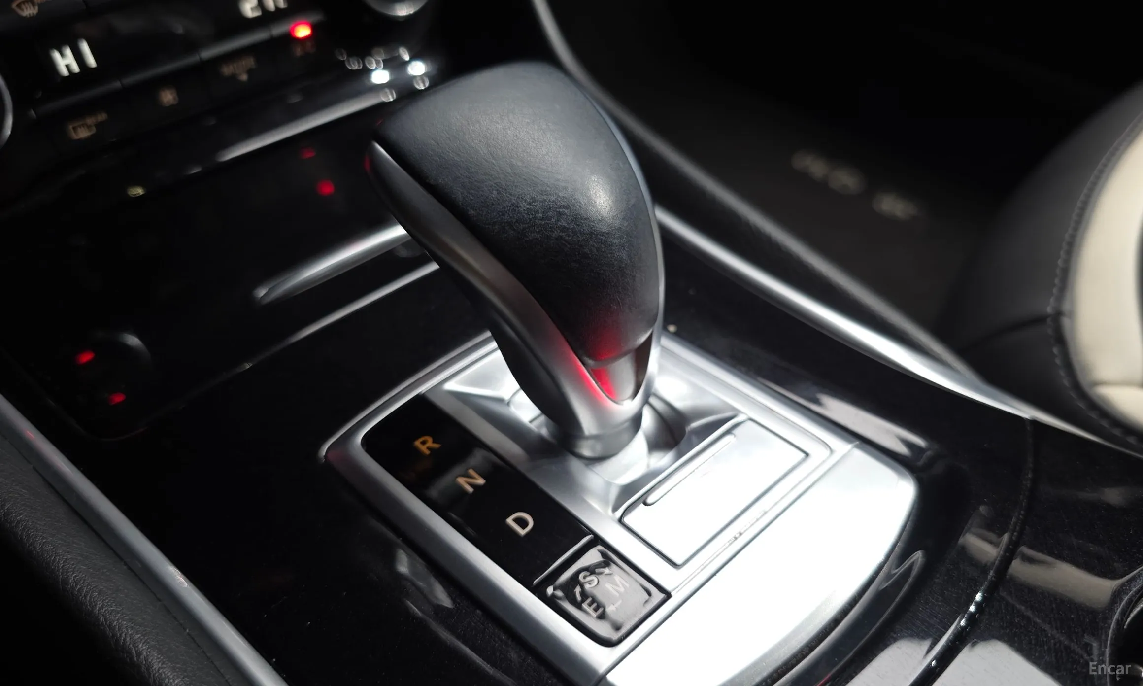Infiniti Q30 превью 9