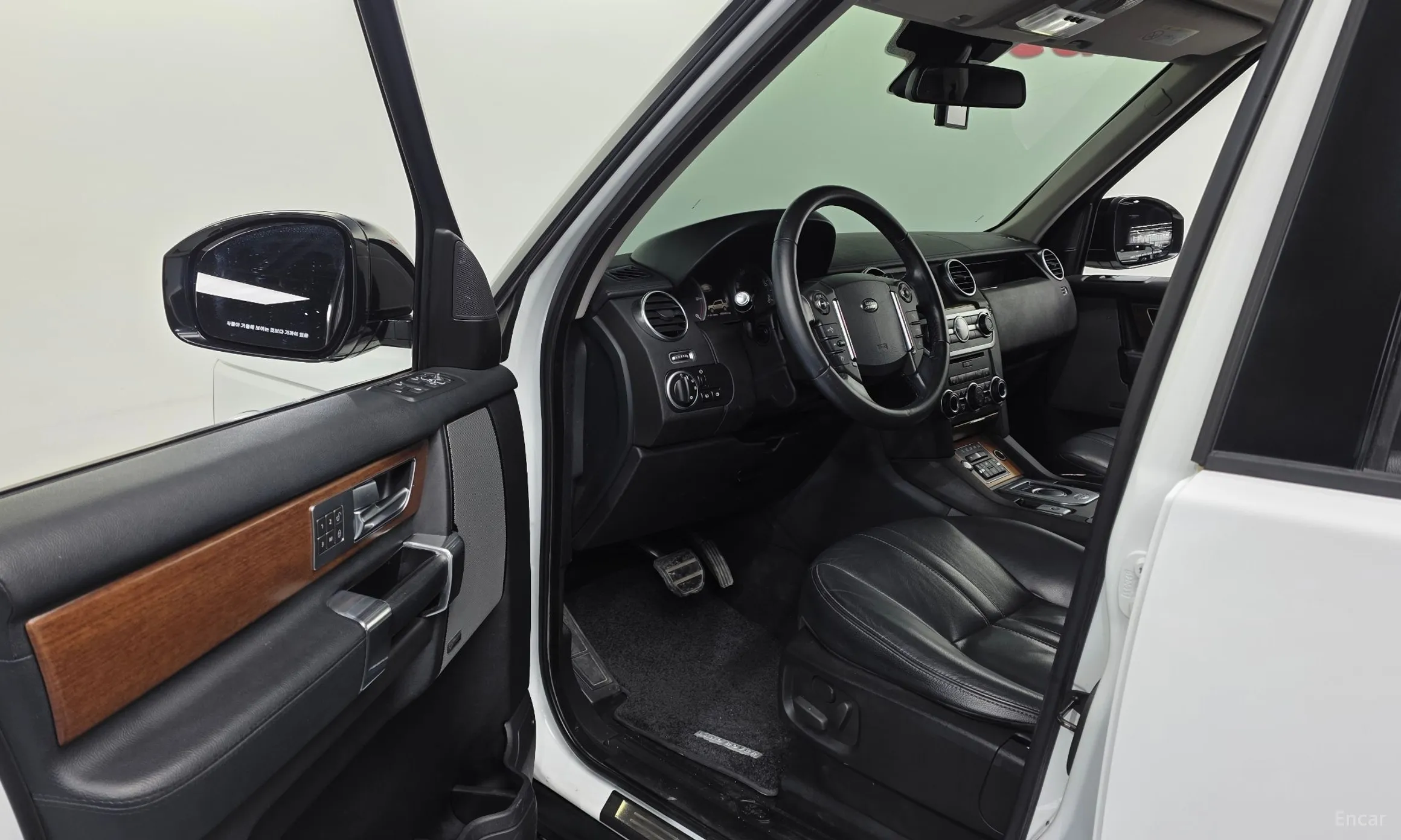 Land Rover Discovery 4 превью 10