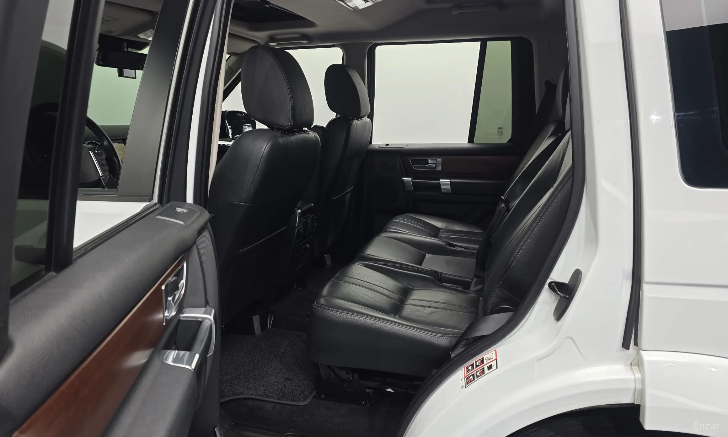 Land Rover Discovery 4 превью 11