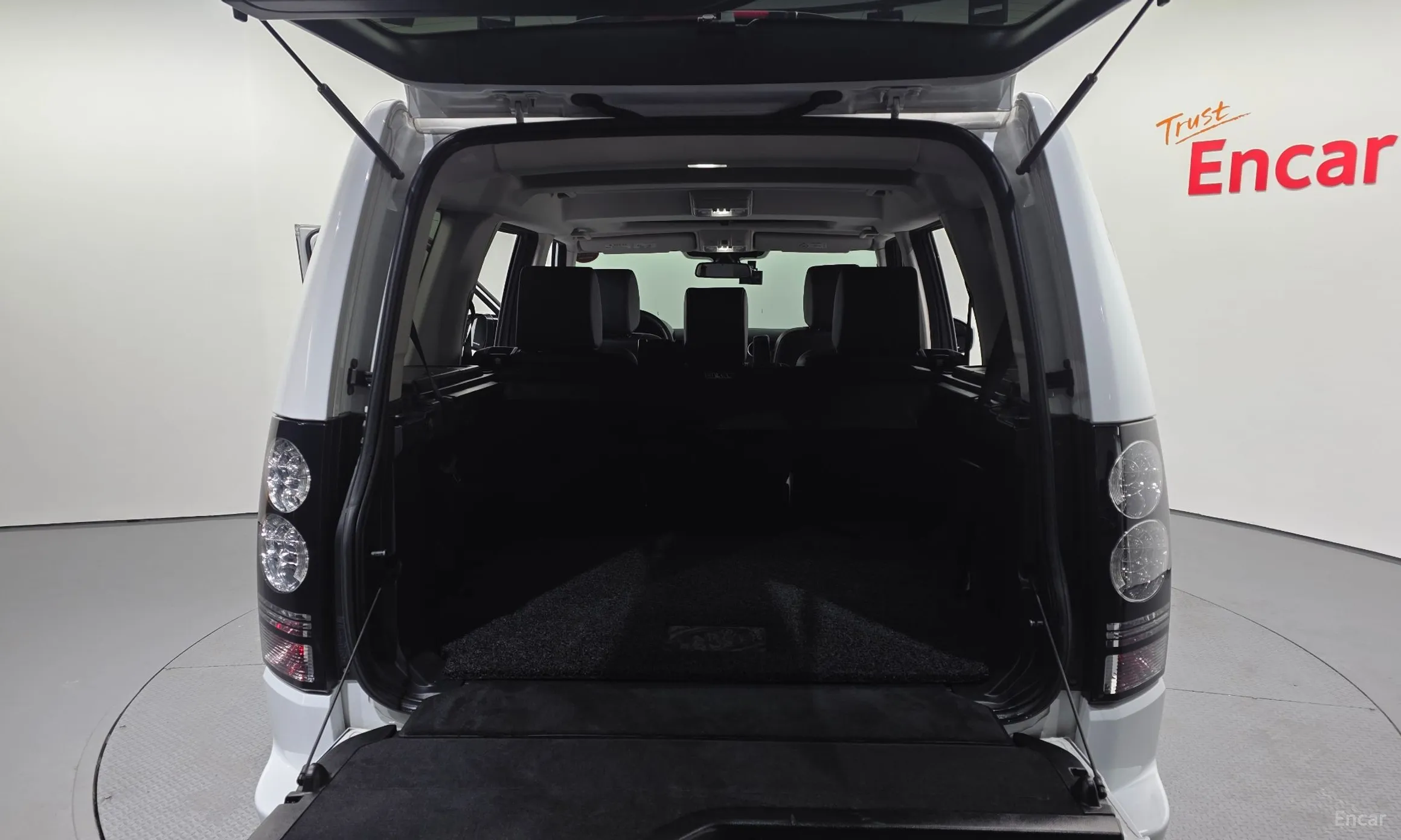 Land Rover Discovery 4 превью 20