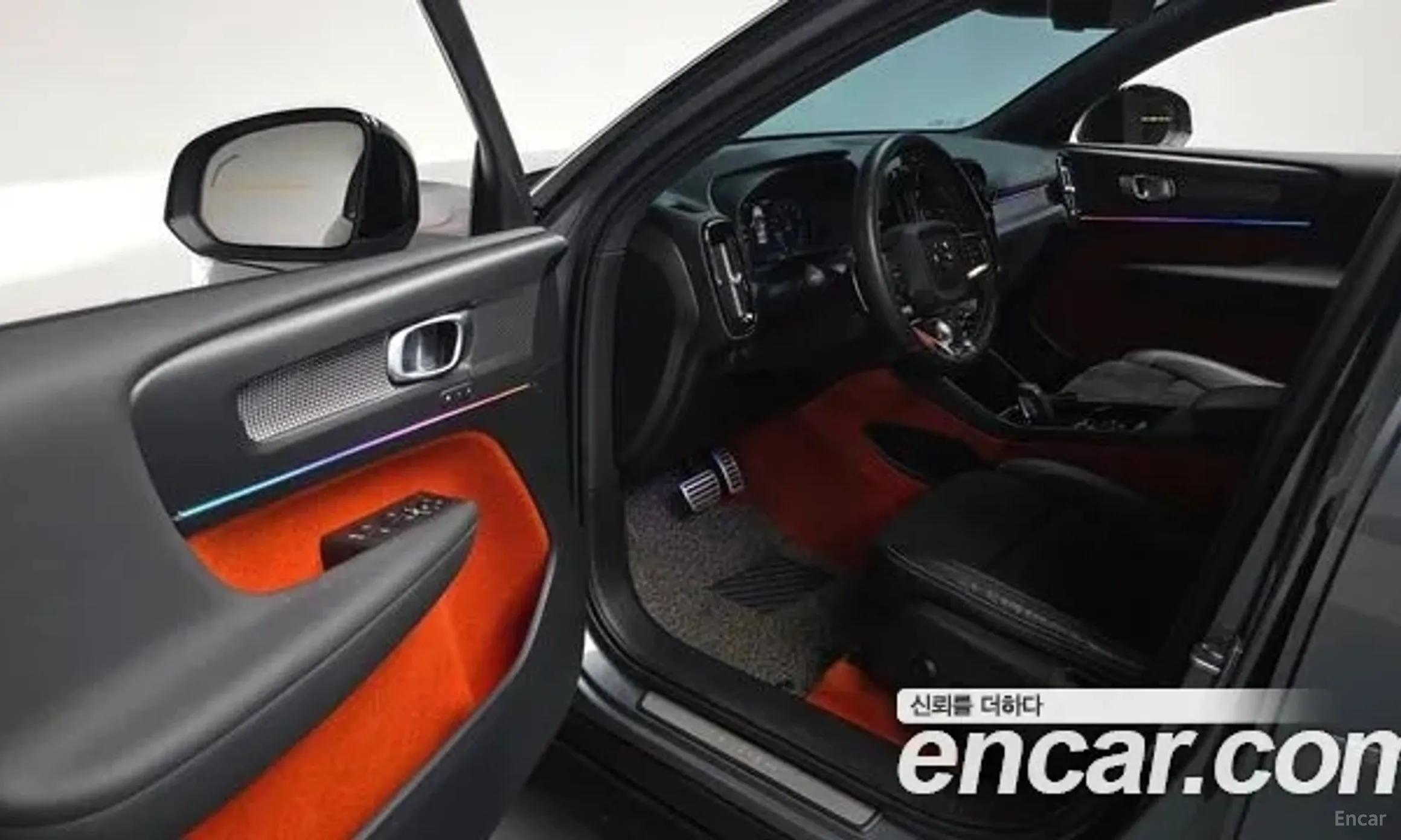 Volvo XC40 превью 11