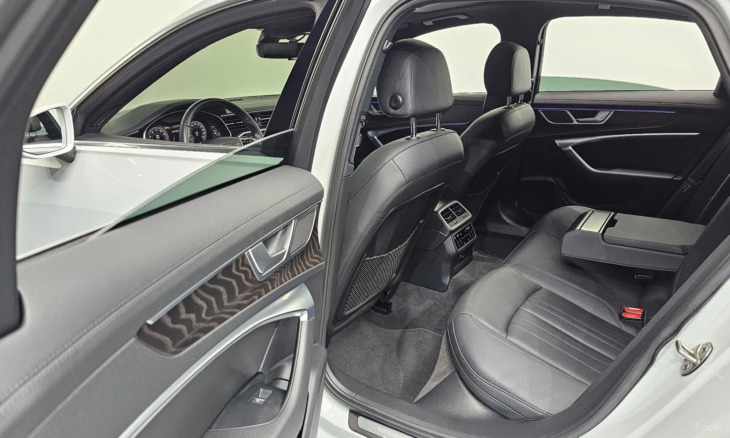 Audi A6 (C8) превью 11