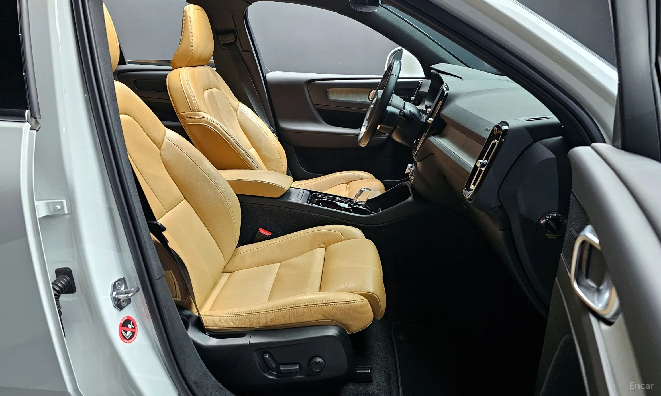 Volvo XC40 превью 10