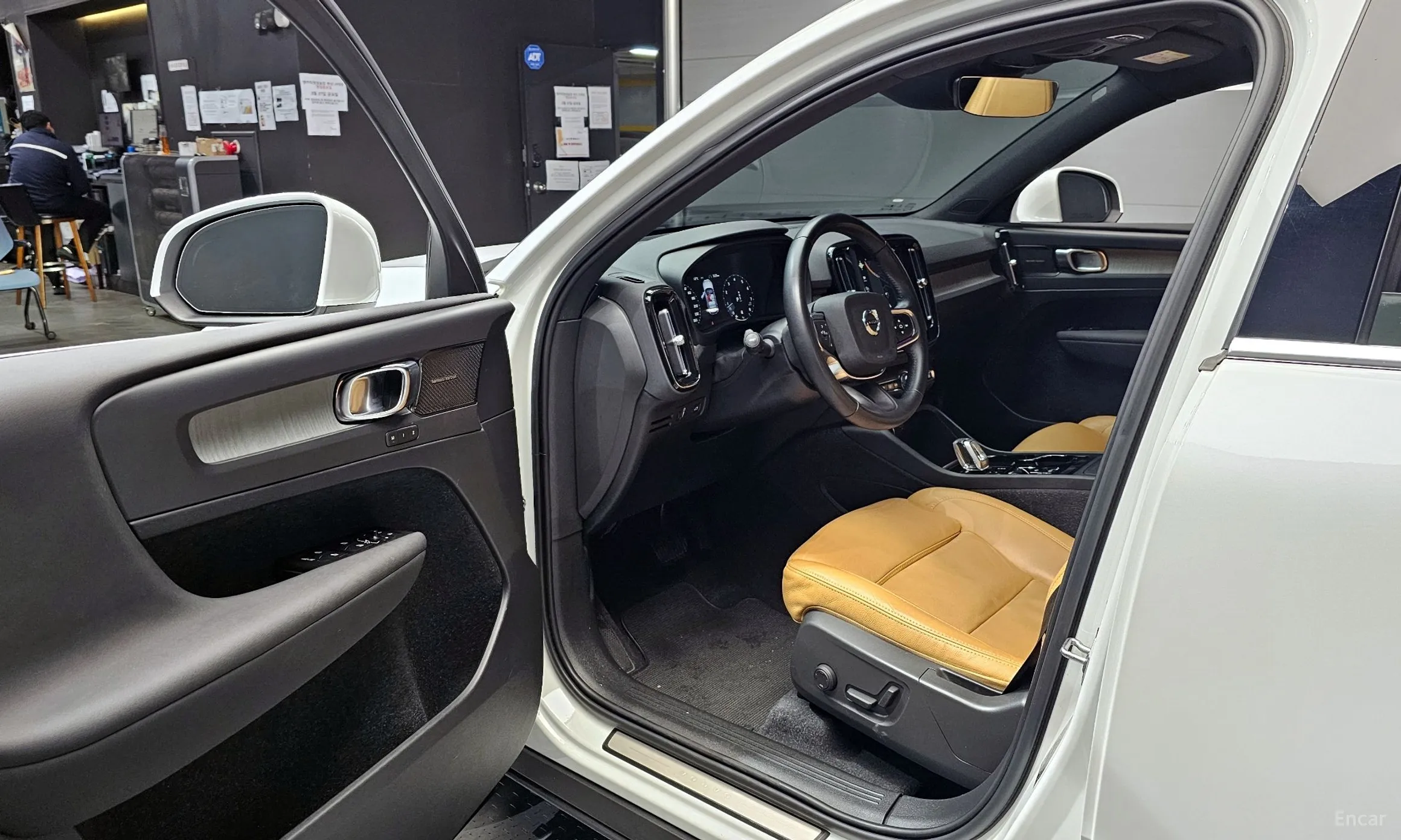 Volvo XC40 превью 11