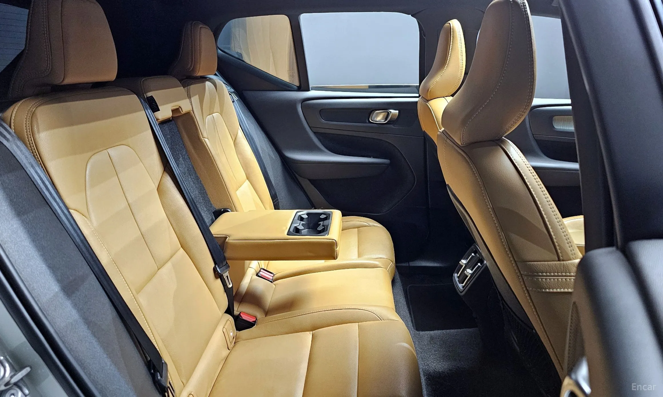 Volvo XC40 превью 12