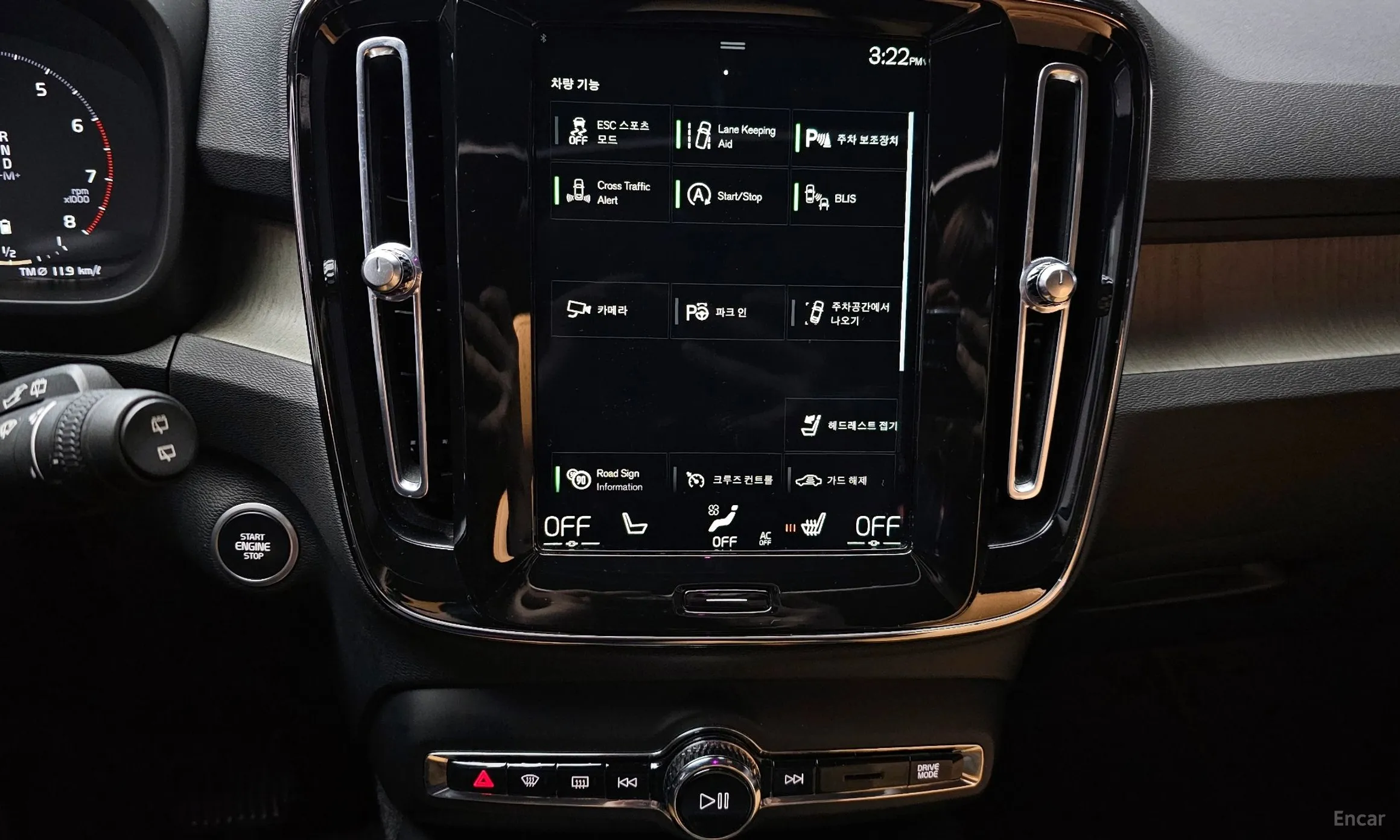 Volvo XC40 превью 14