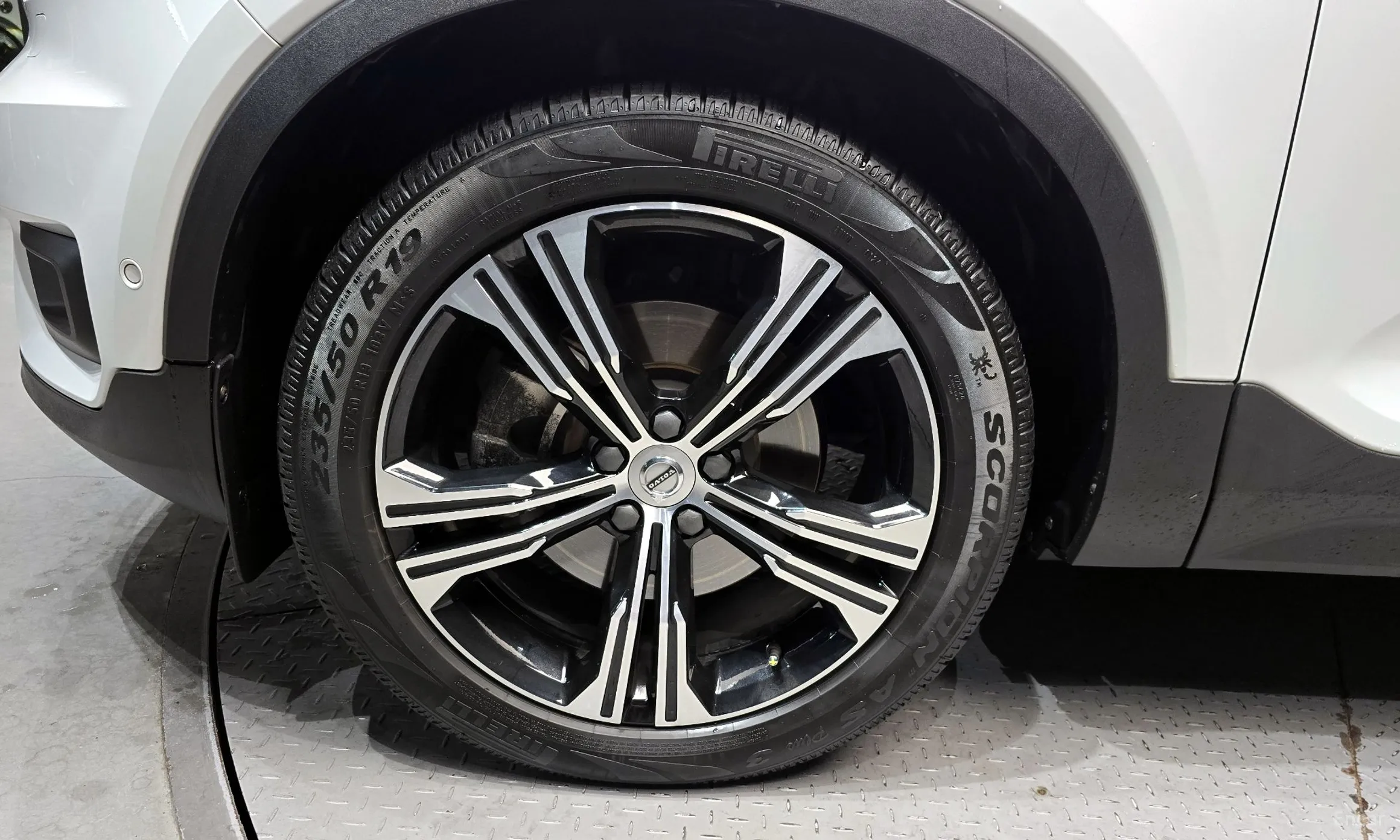 Volvo XC40 превью 5