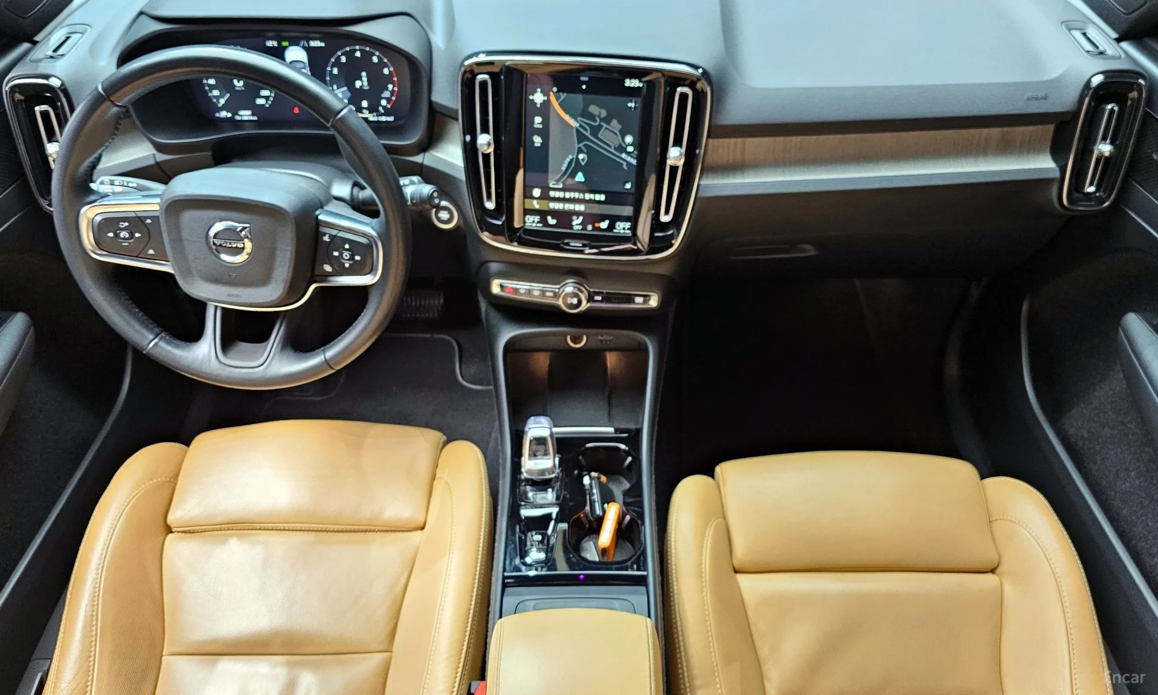 Volvo XC40 превью 7