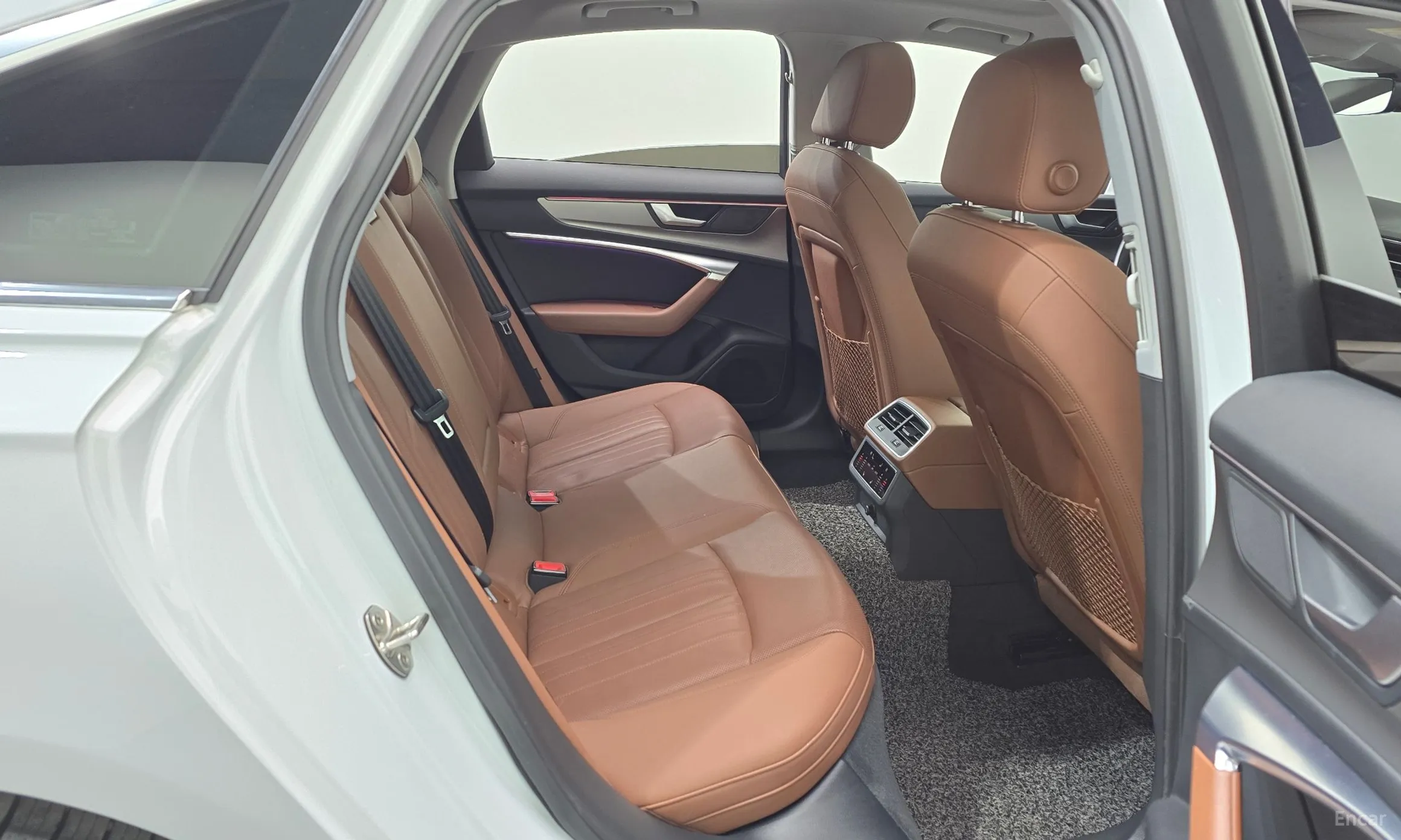 Audi A6 (C8) превью 12