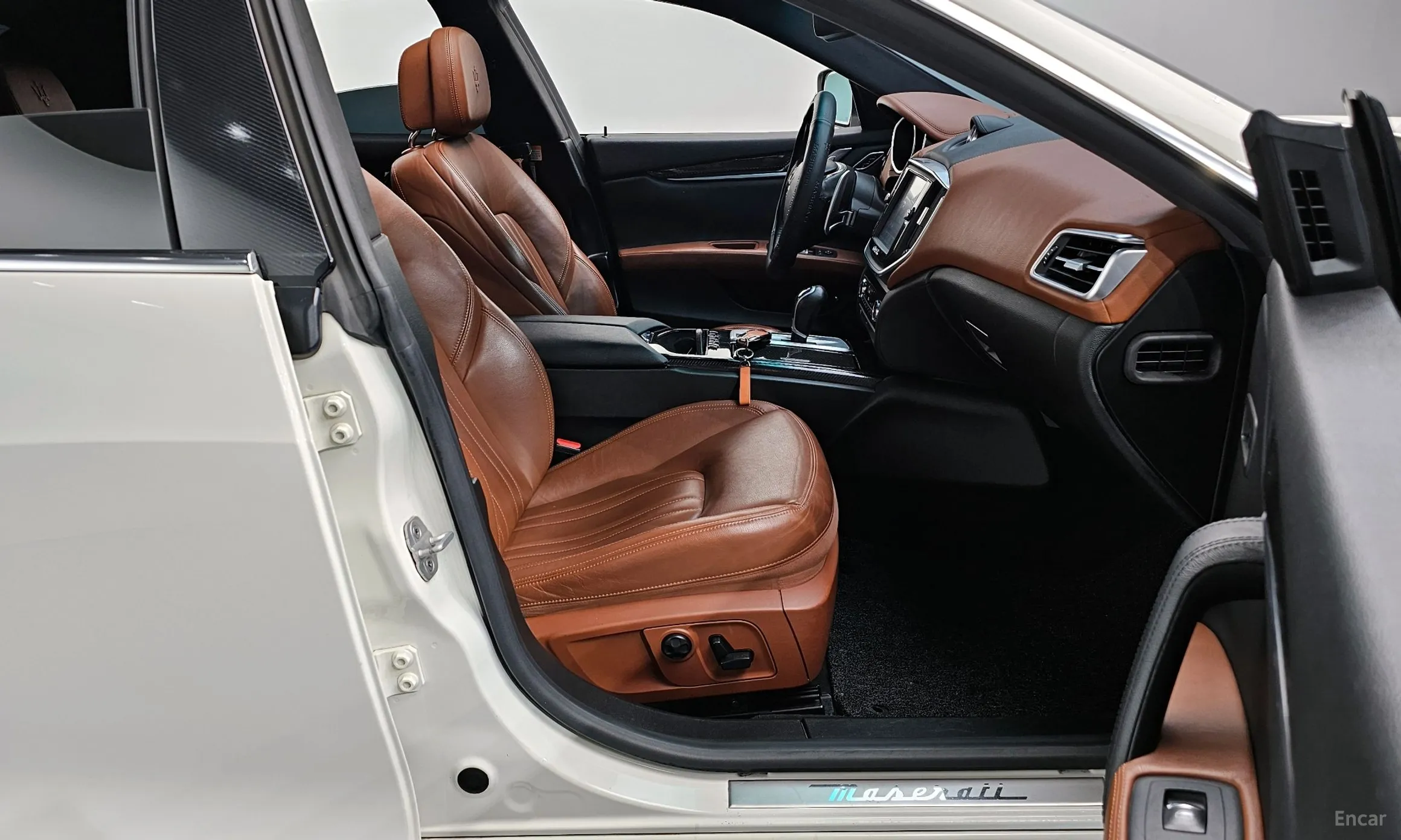 Maserati Ghibli превью 10