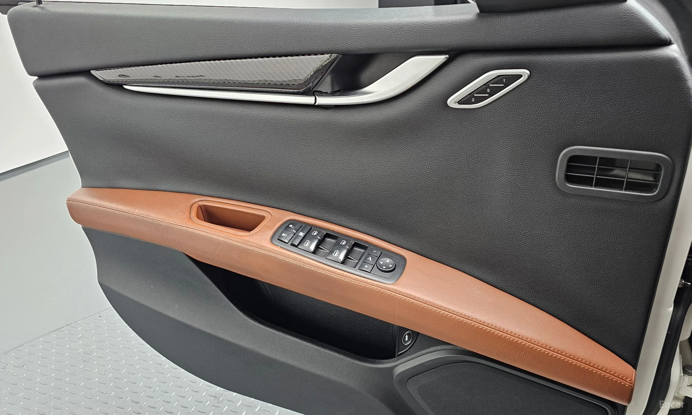 Maserati Ghibli превью 15