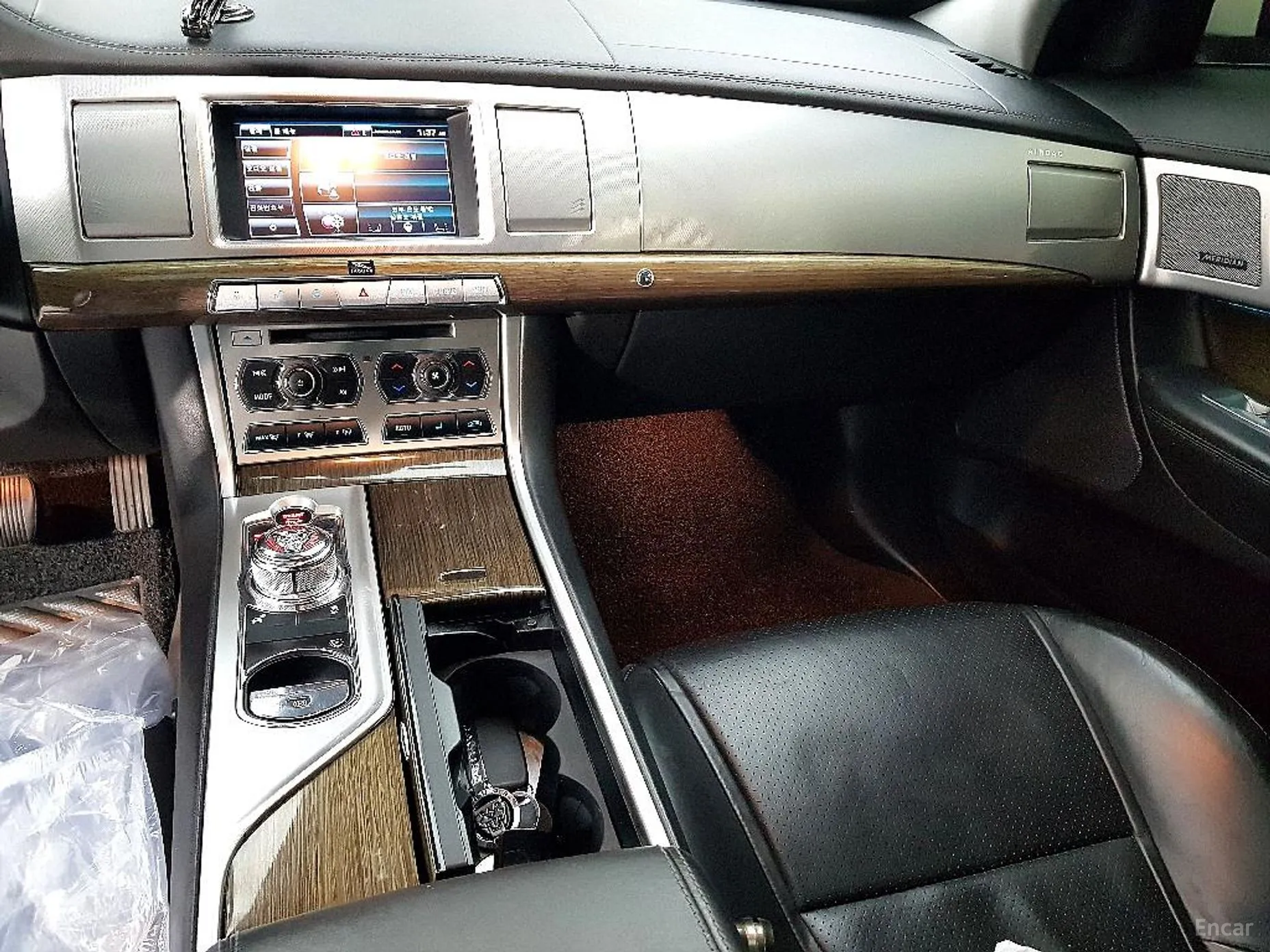 Jaguar New XF превью 10