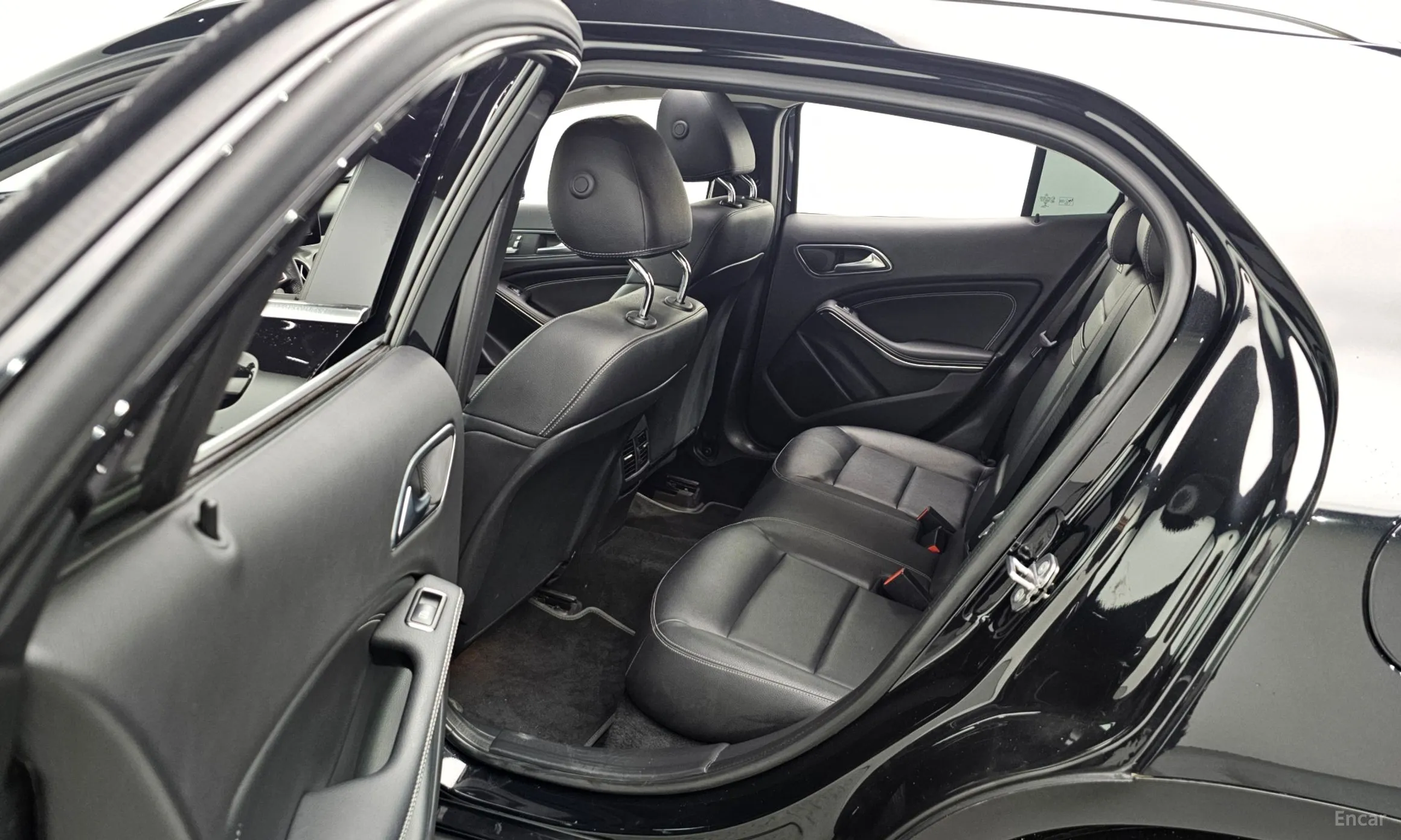 Mercedes Benz GLA-Class X156 превью 12