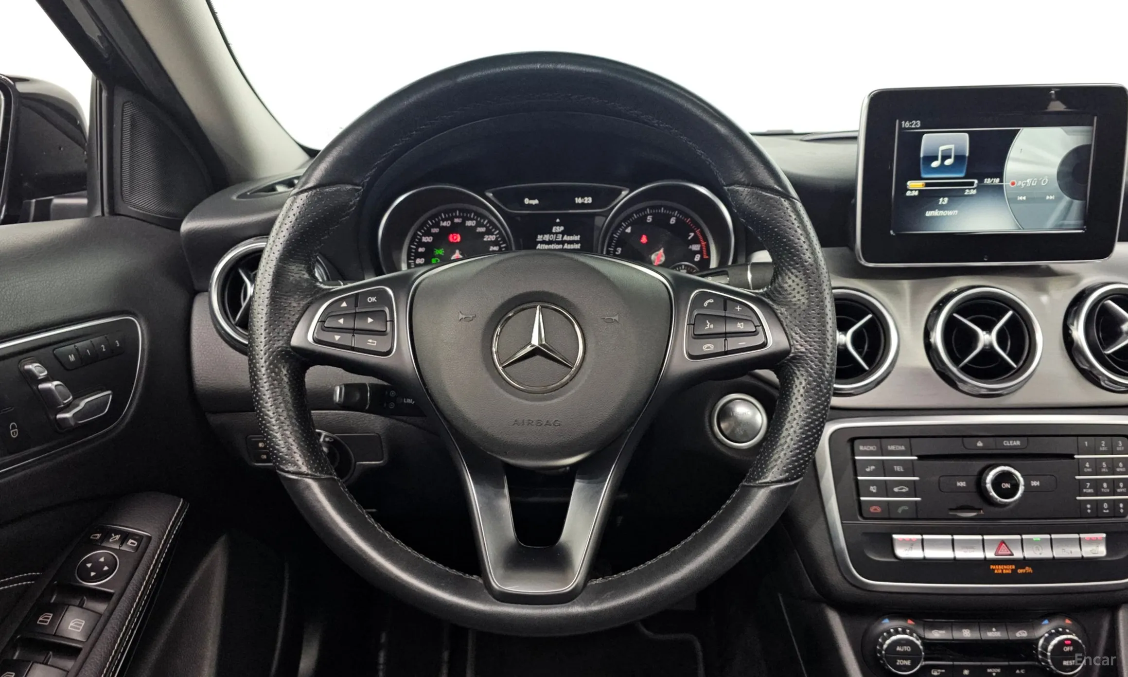 Mercedes Benz GLA-Class X156 превью 13
