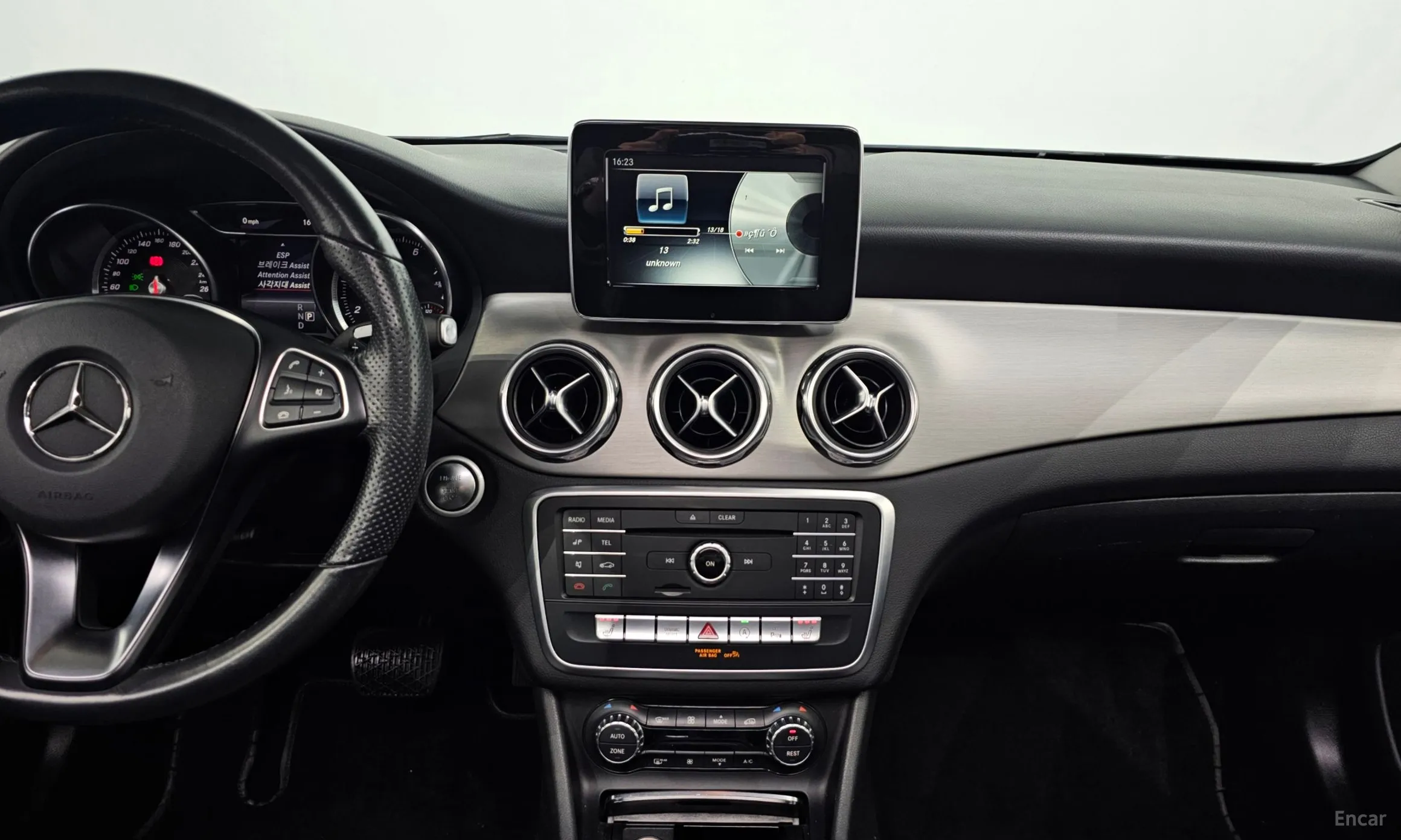 Mercedes Benz GLA-Class X156 превью 14