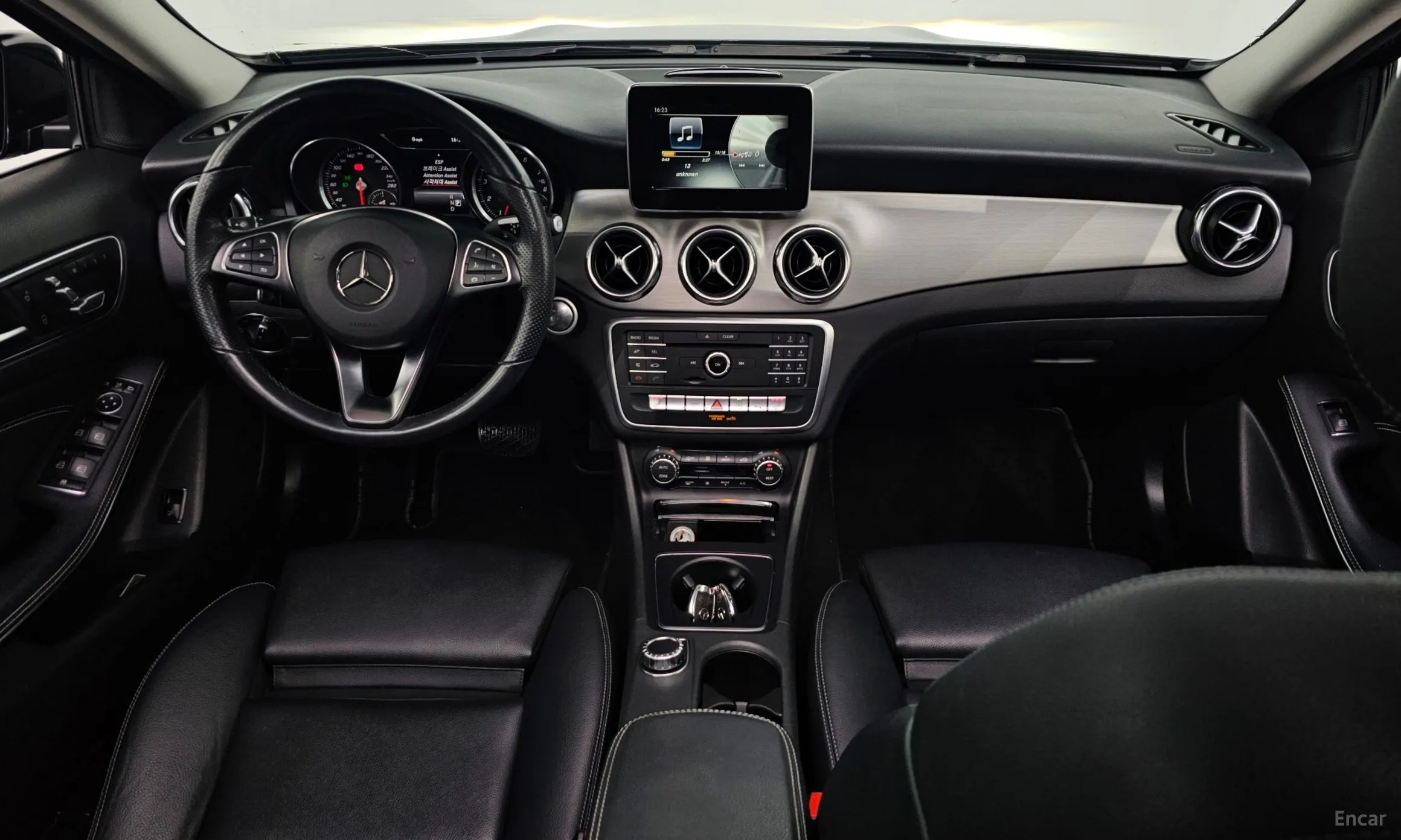 Mercedes Benz GLA-Class X156 превью 7