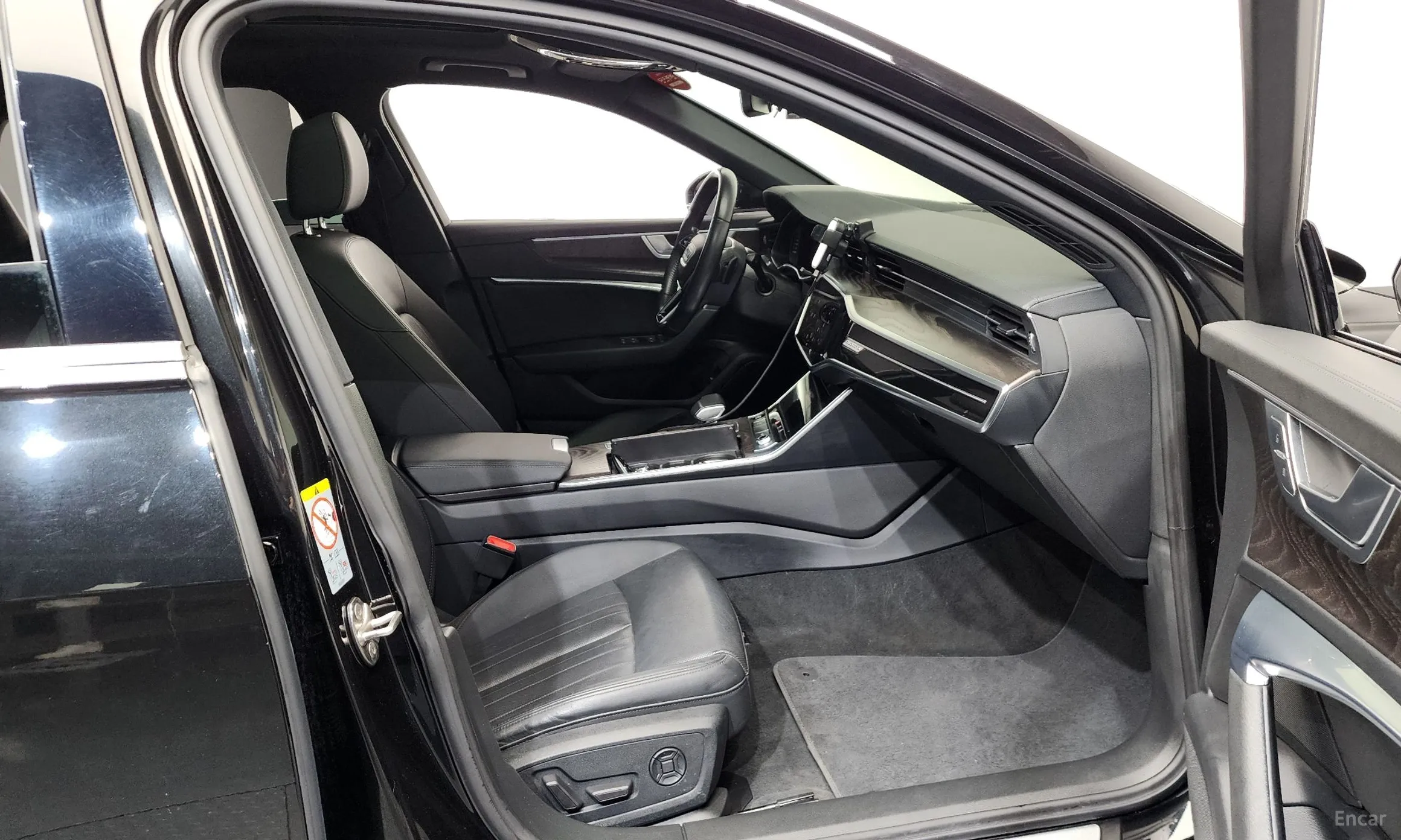 Audi A6 (C8) превью 11