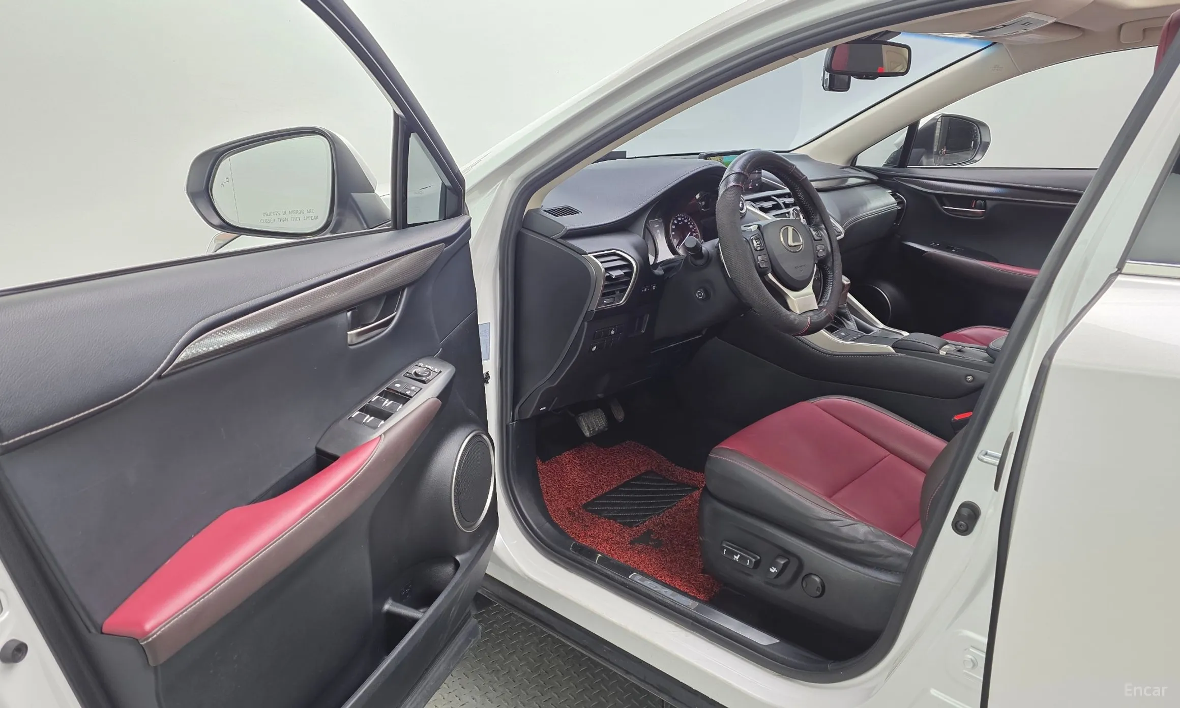 Lexus NX300h превью 10