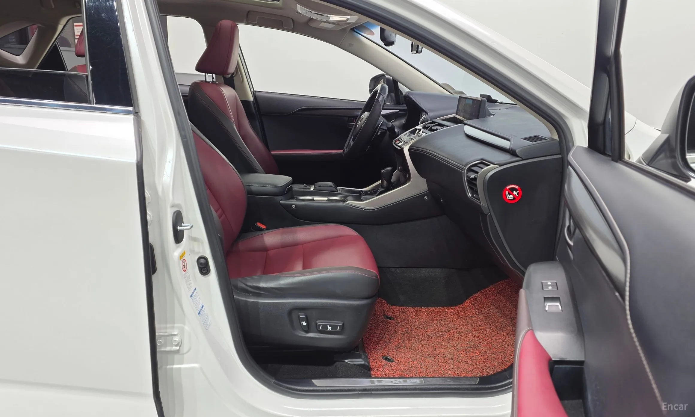 Lexus NX300h превью 11