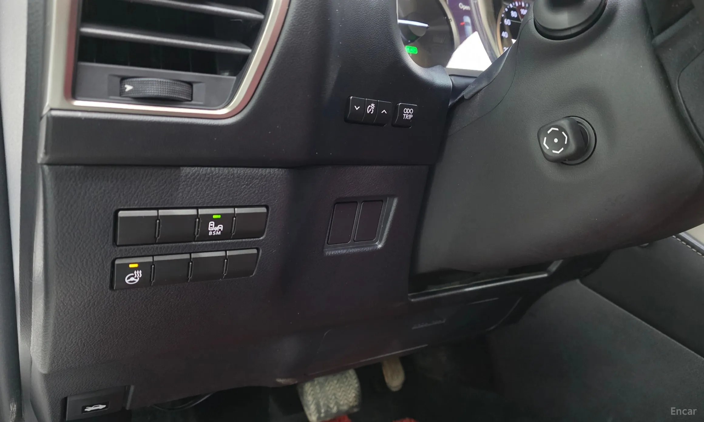 Lexus NX300h превью 16