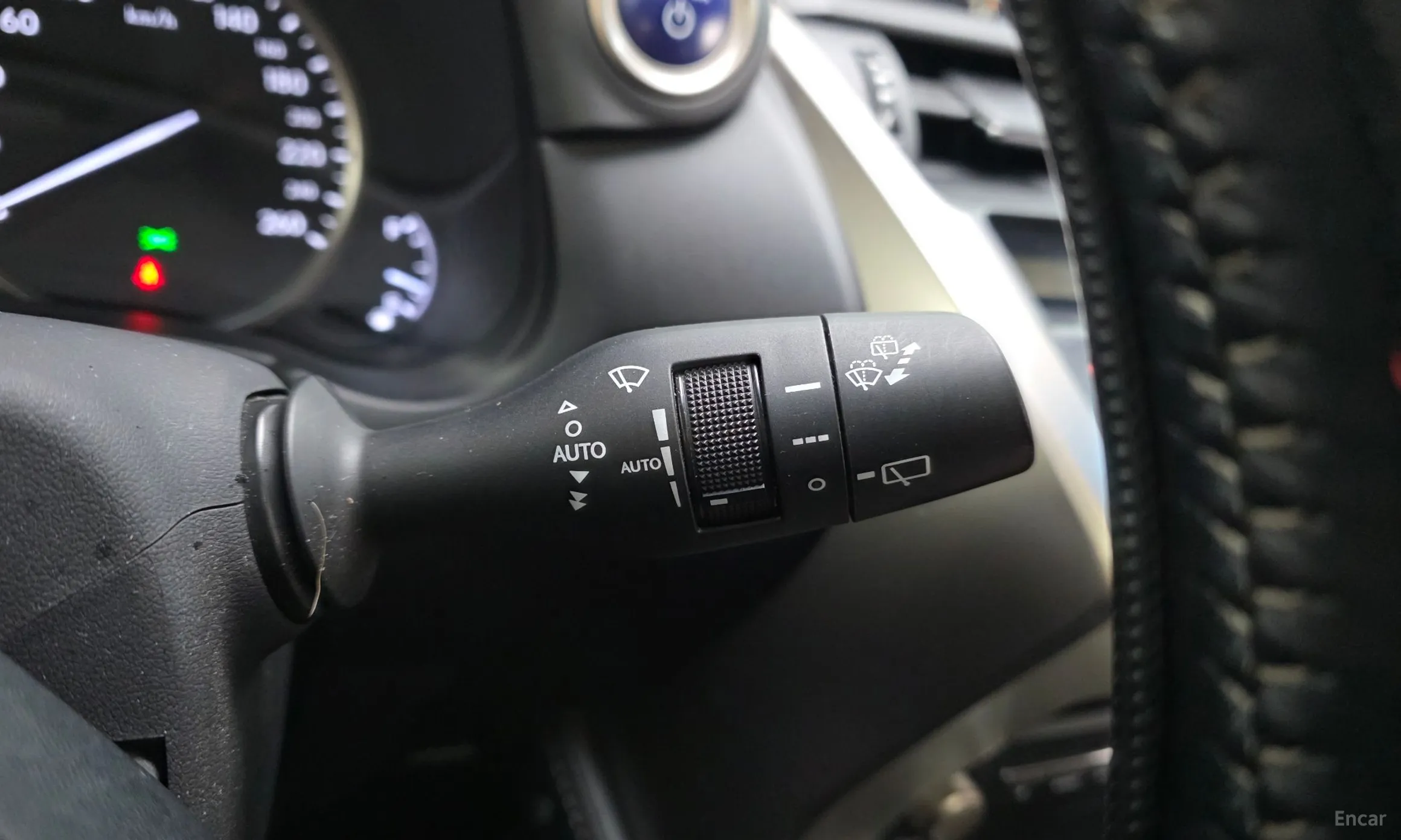 Lexus NX300h превью 19