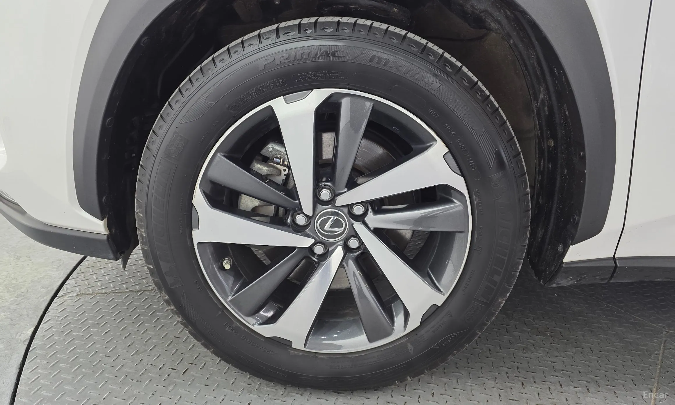 Lexus NX300h превью 5