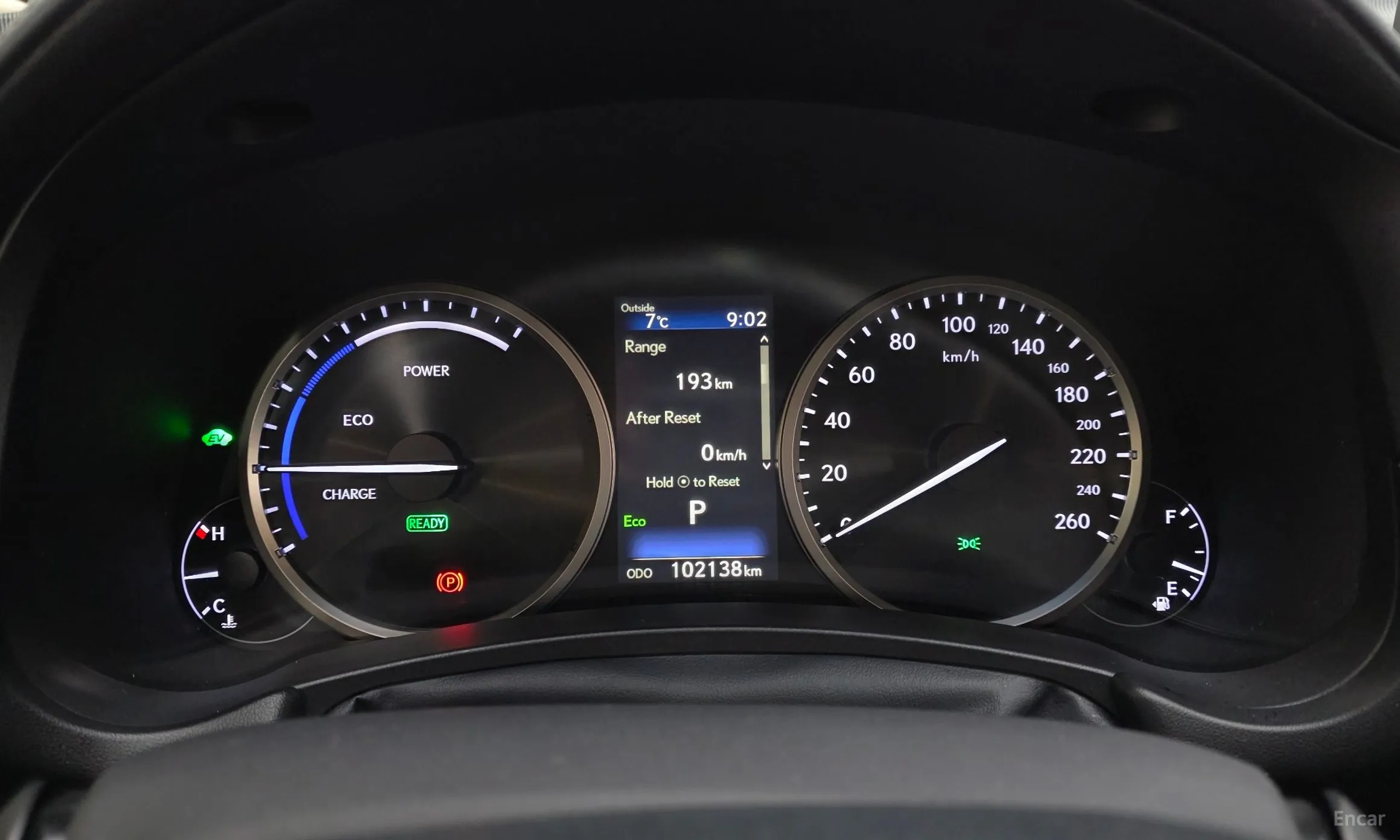 Lexus NX300h превью 8