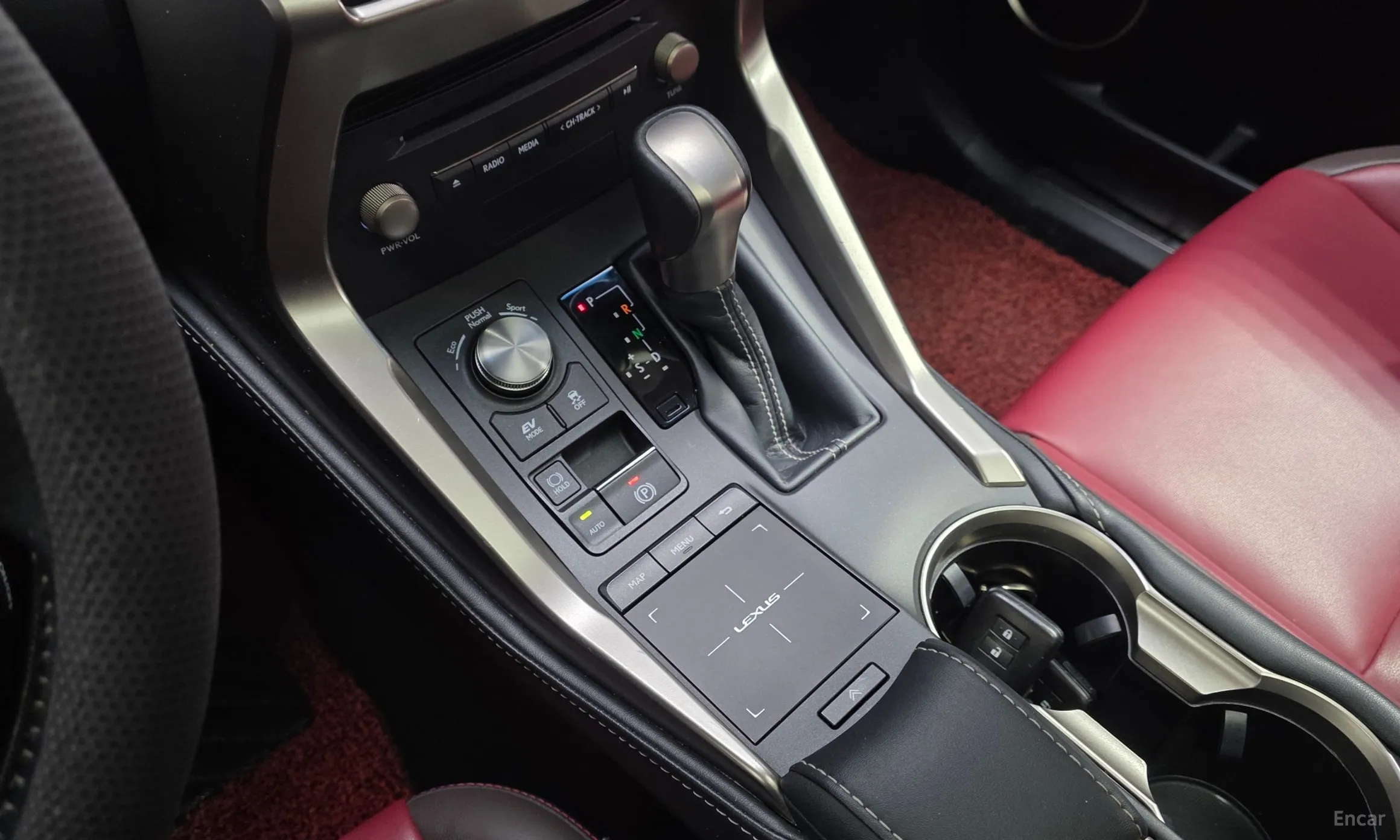 Lexus NX300h превью 9