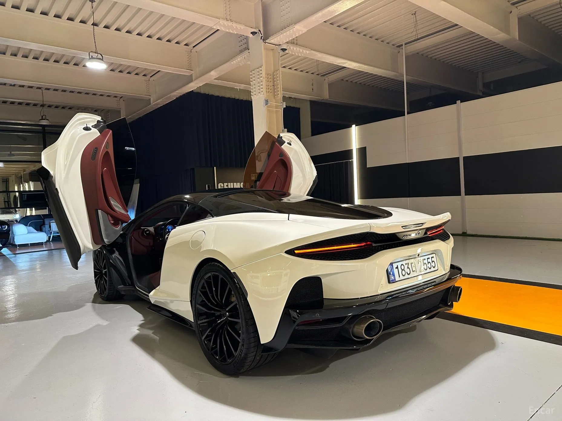 McLaren GT превью 3