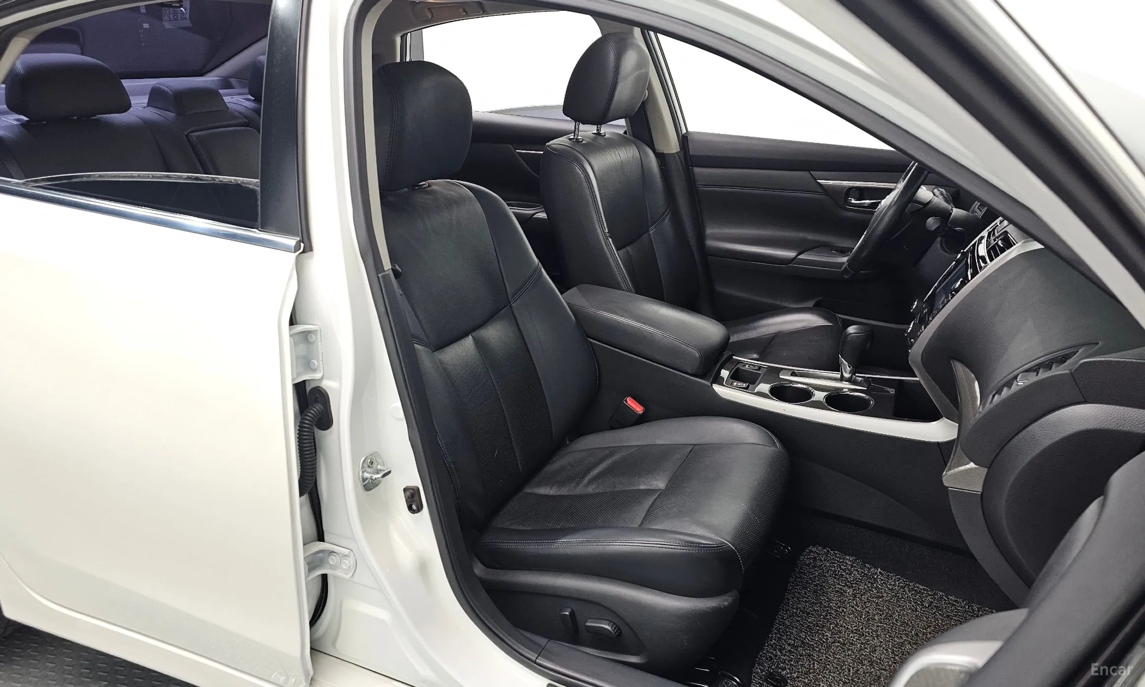 Nissan Altima превью 12