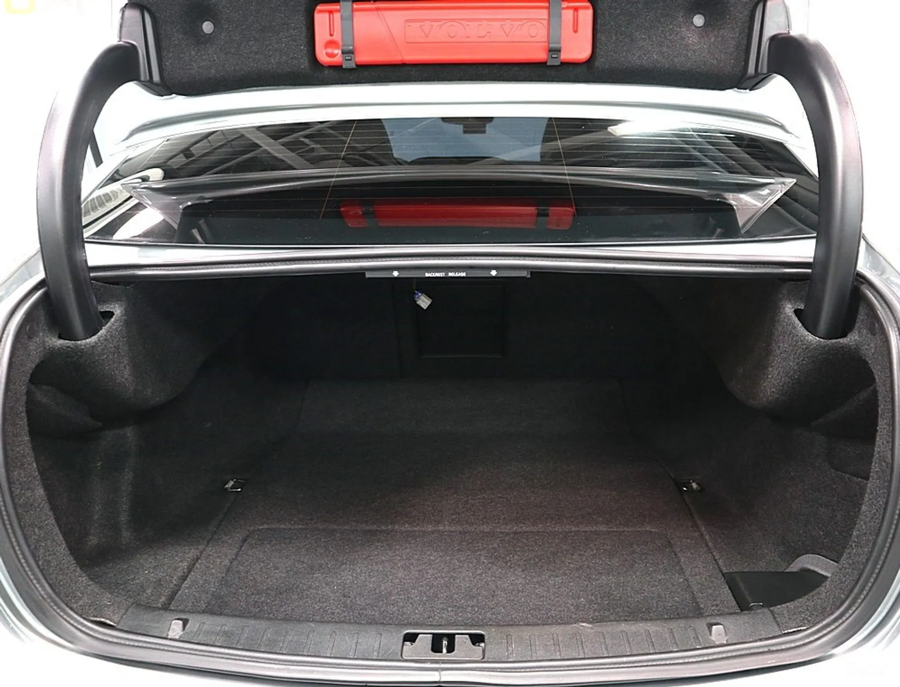 Volvo S60 превью 20