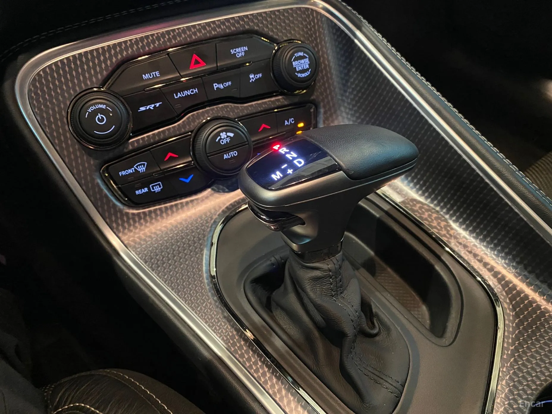 Dodge Challenger превью 10