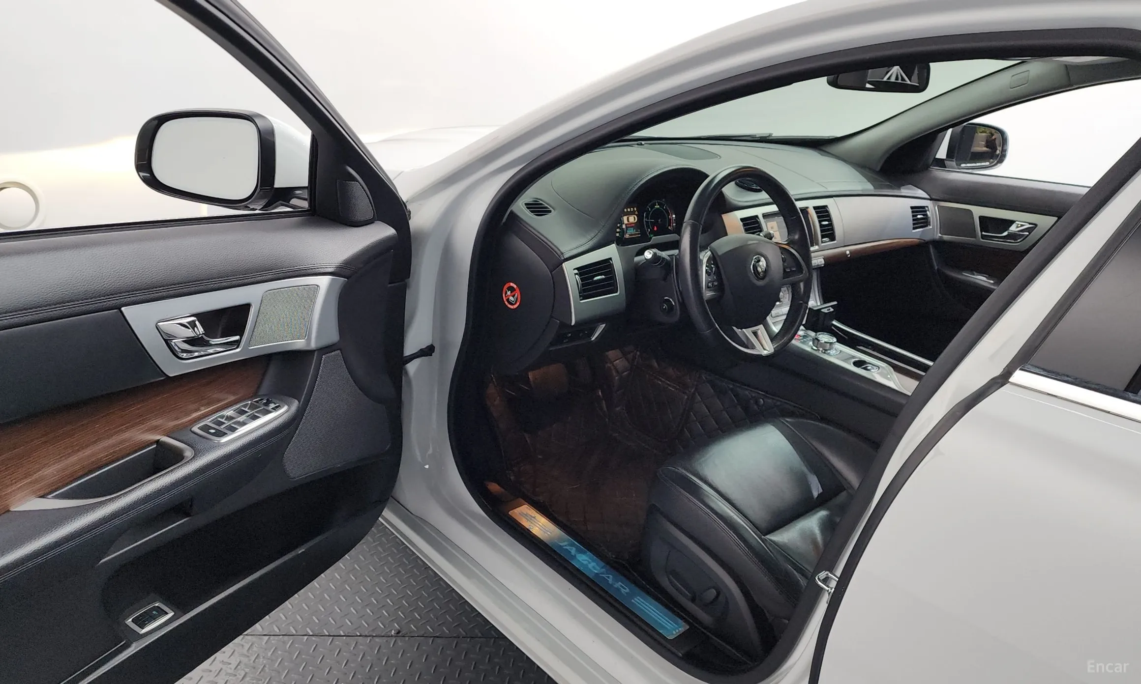 Jaguar New XF превью 10