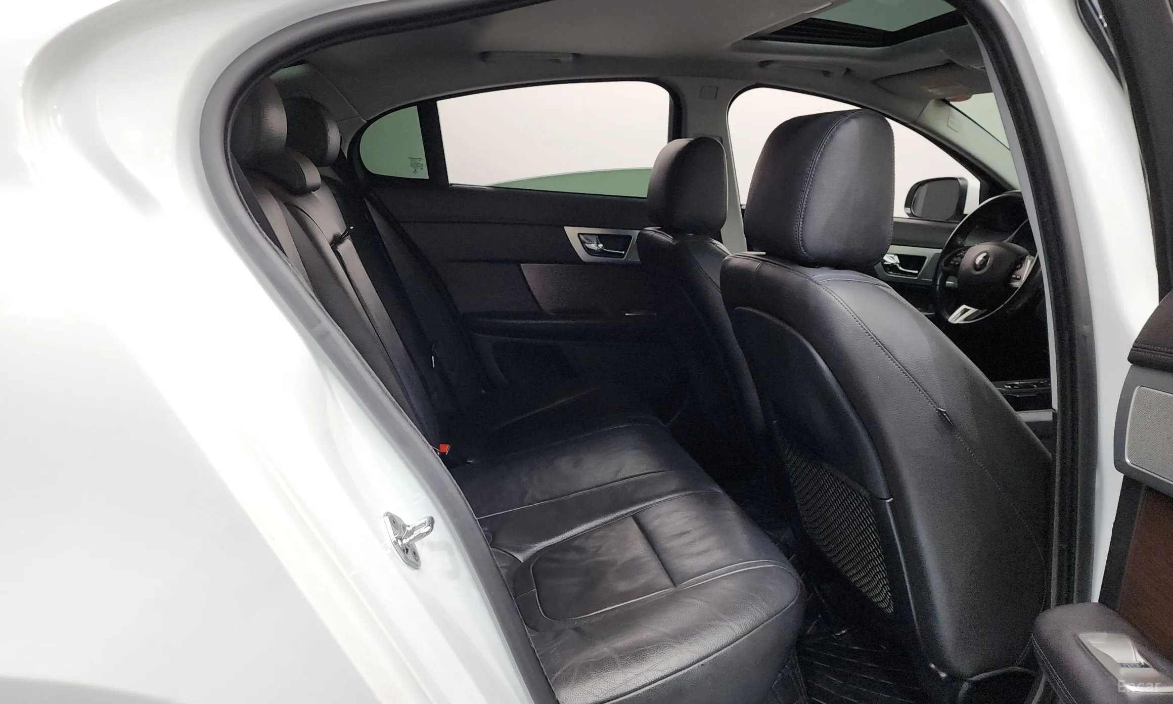 Jaguar New XF превью 12